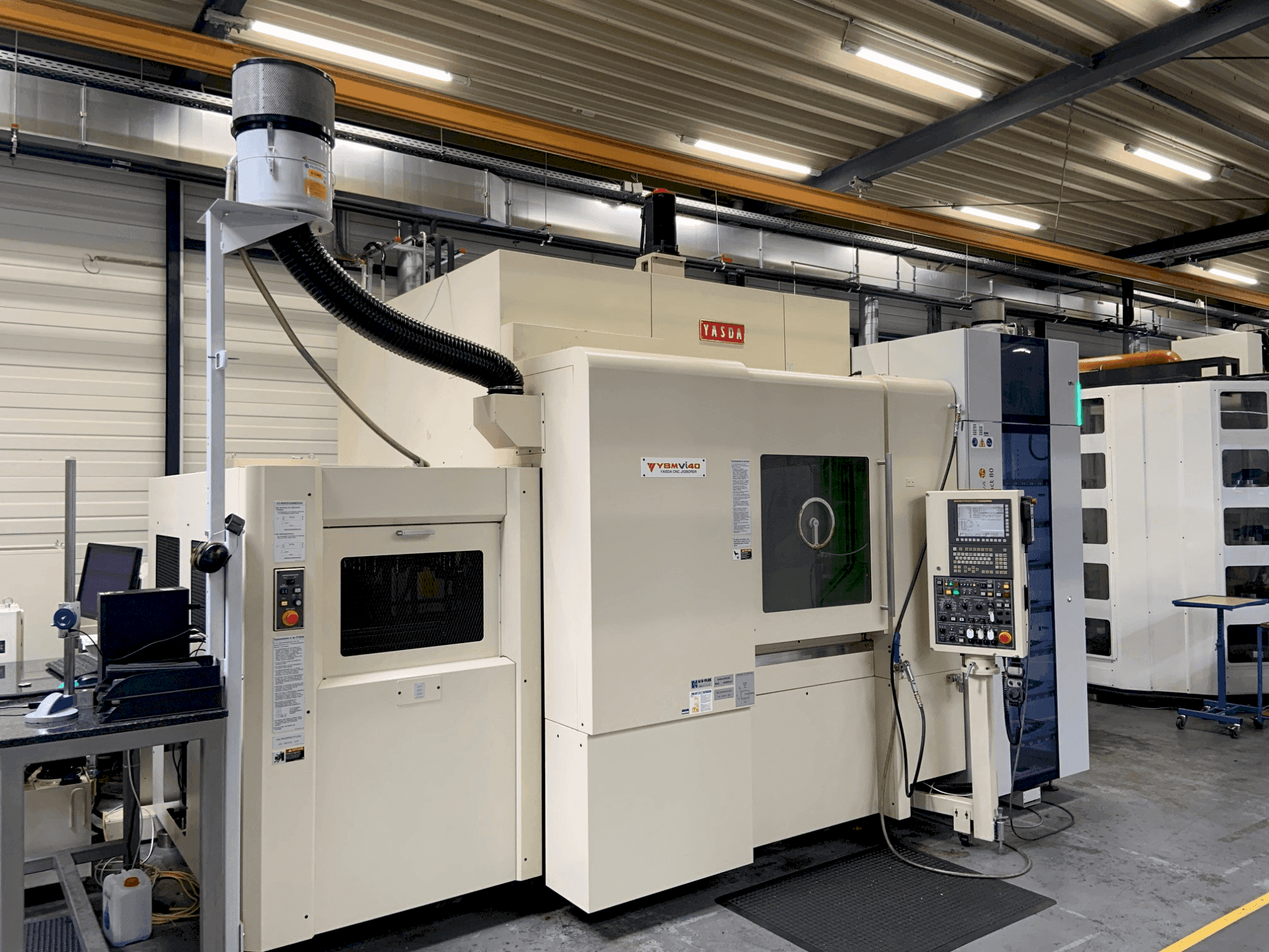 Frontansicht der YASDA YBM Vi40 Maschine