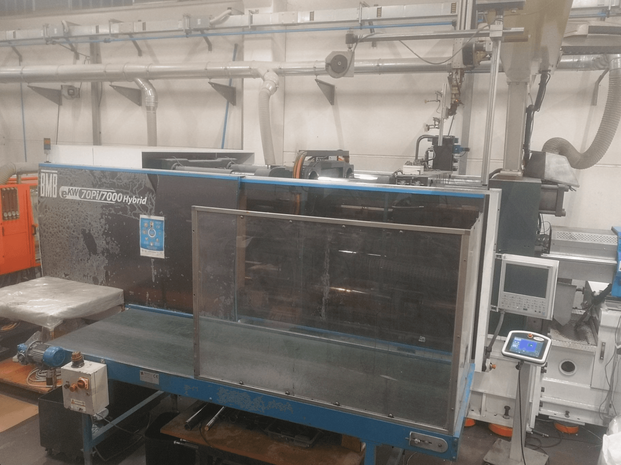 Frontansicht der BMB Ekw 70pi Hybrid Maschine