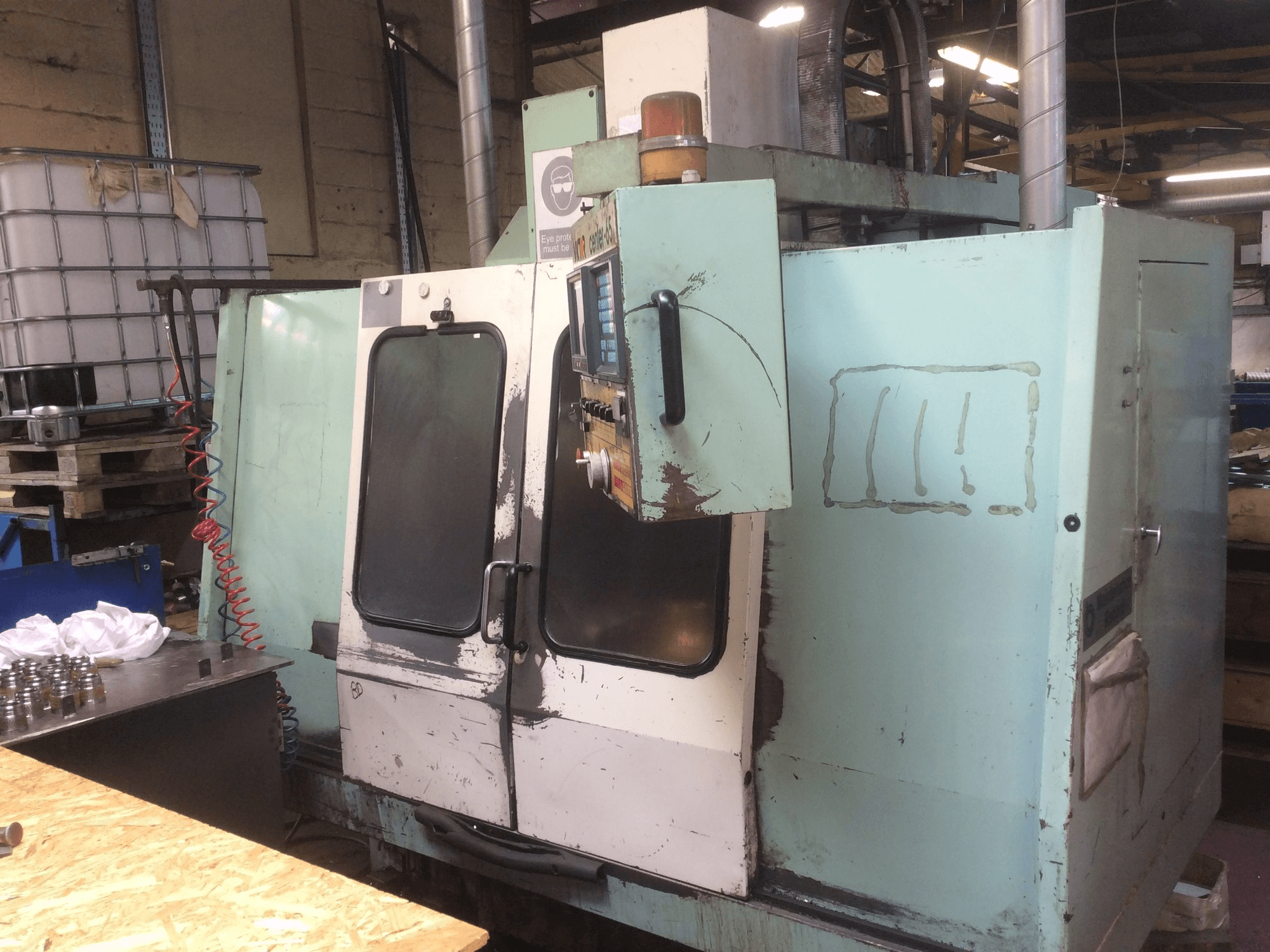 Frontansicht der Victor V Center-65 Maschine