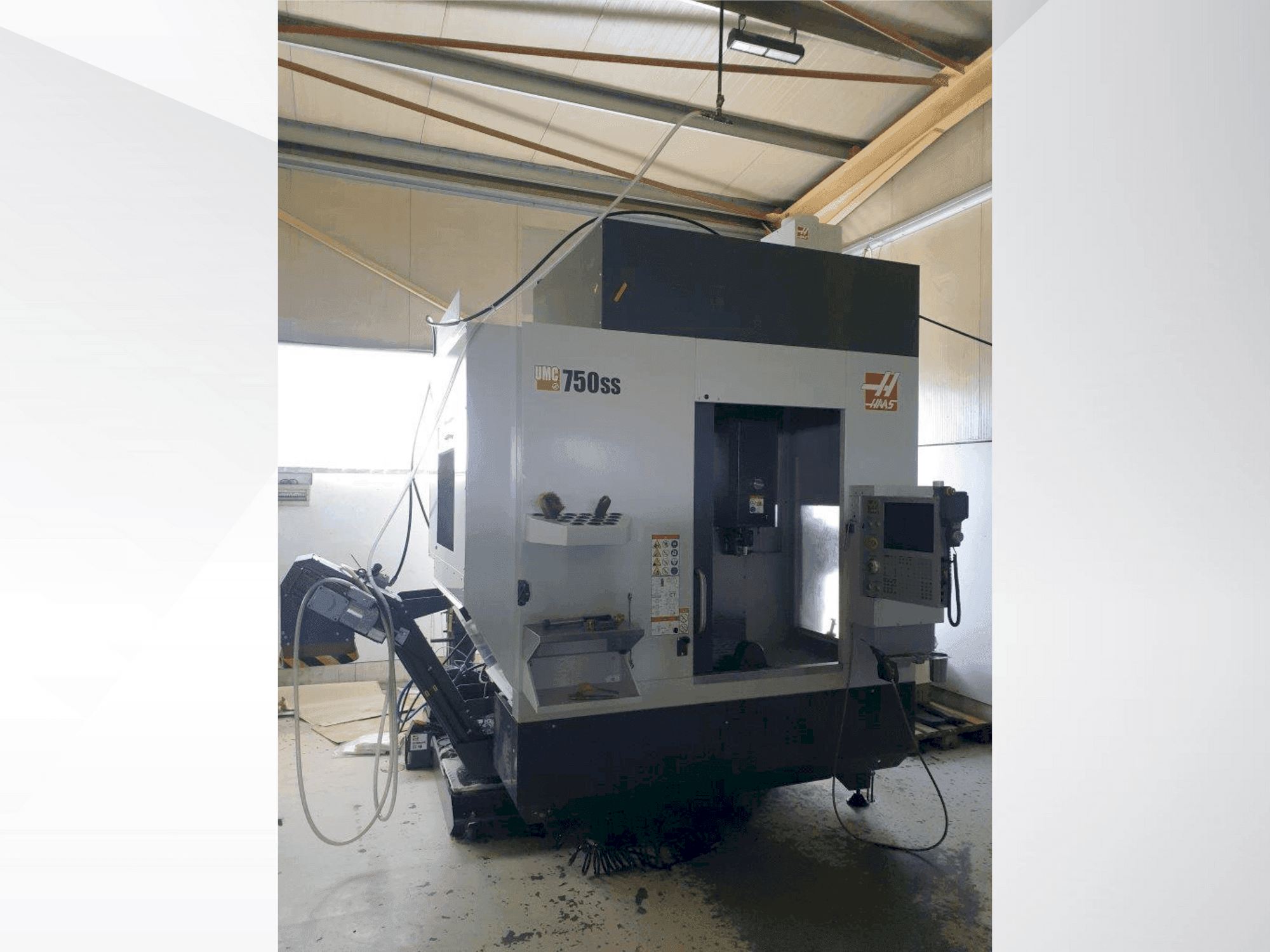 Frontansicht der HAAS UMC-750SS Maschine