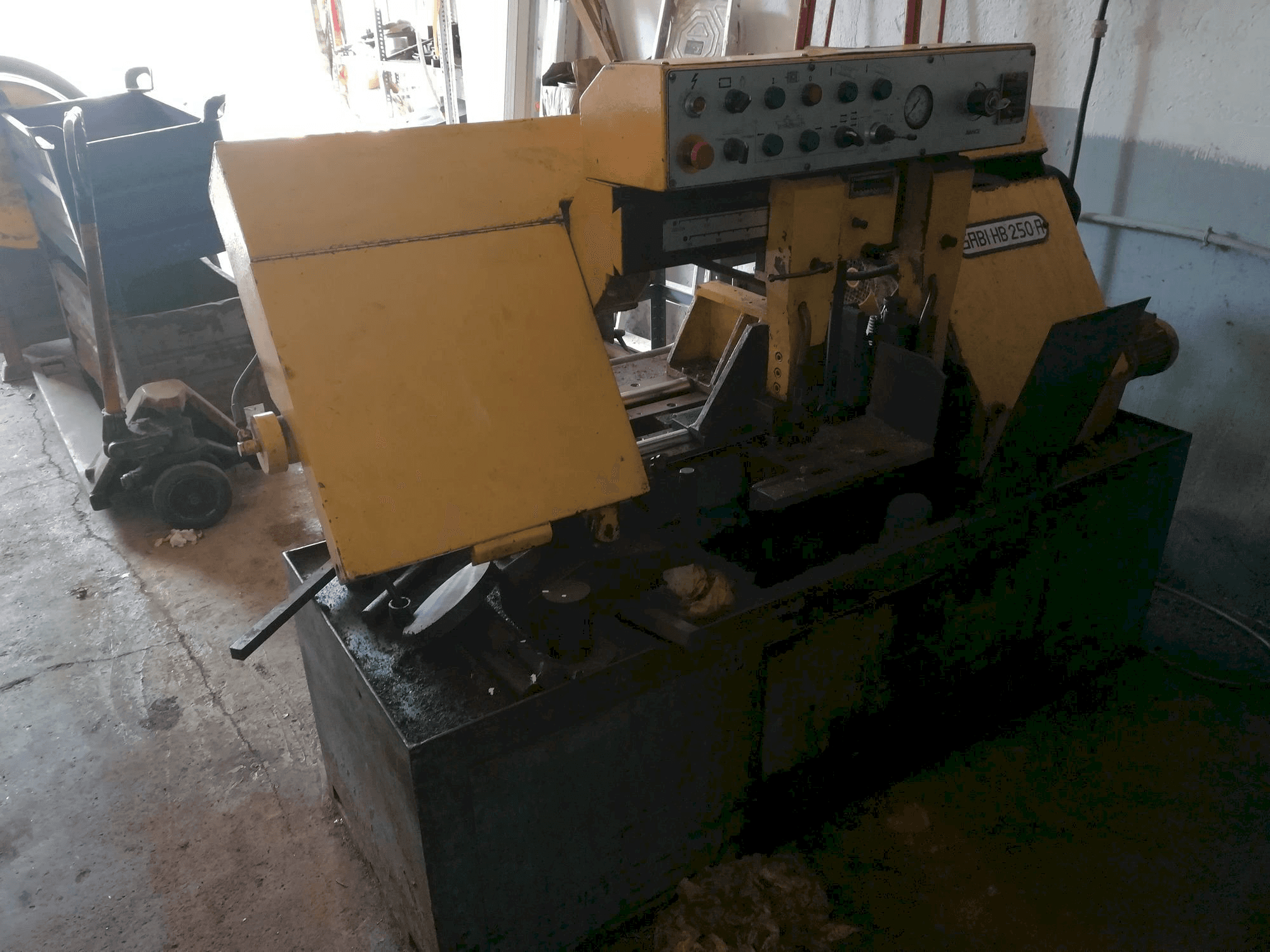 Frontansicht der Sabi HB 250 A Maschine