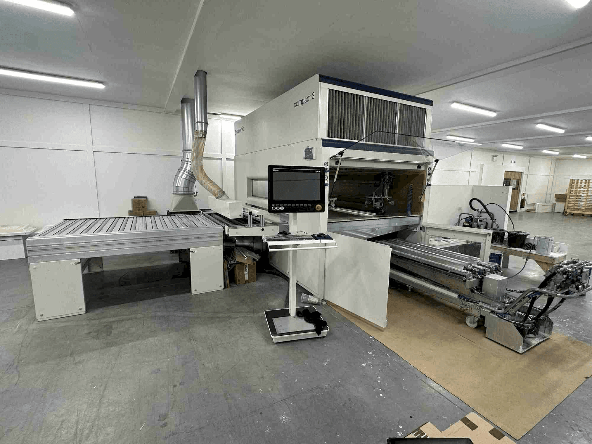 Frontansicht der SUPERFICI Compact 3 R Maschine