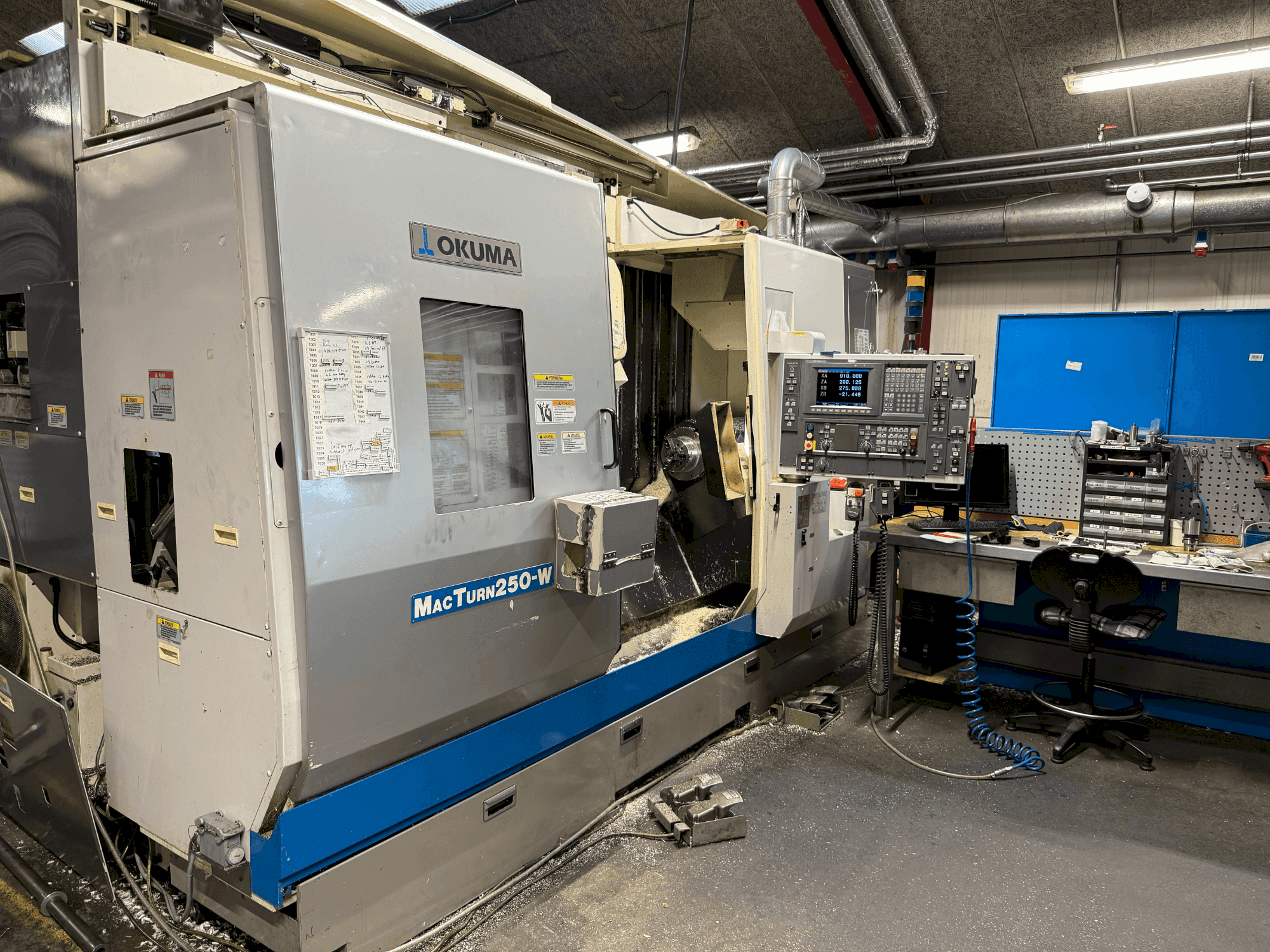 Frontansicht der Okuma MacTurn 250-W Maschine