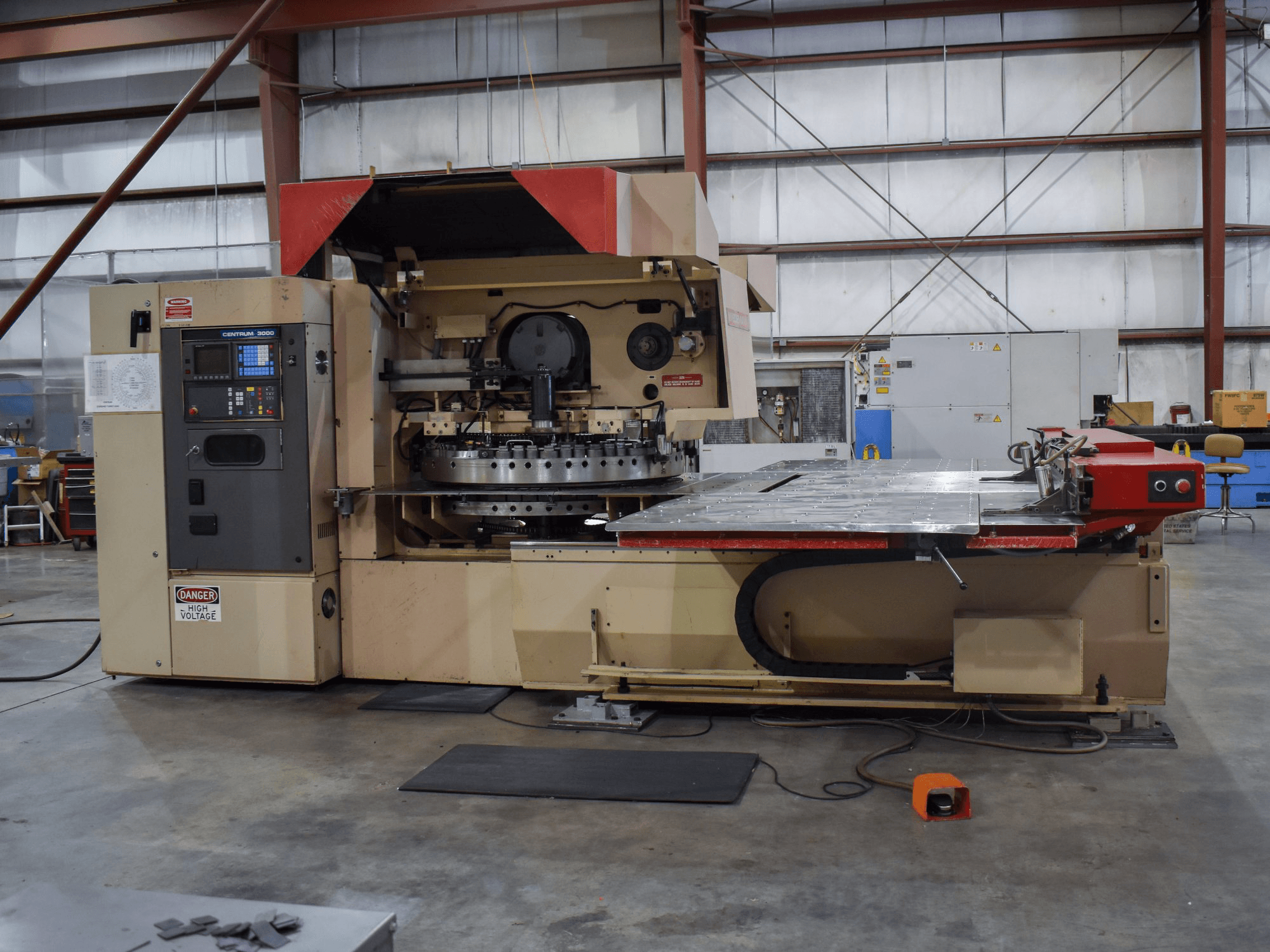 Frontansicht der Murata Wiedemann C-3000/Q Maschine