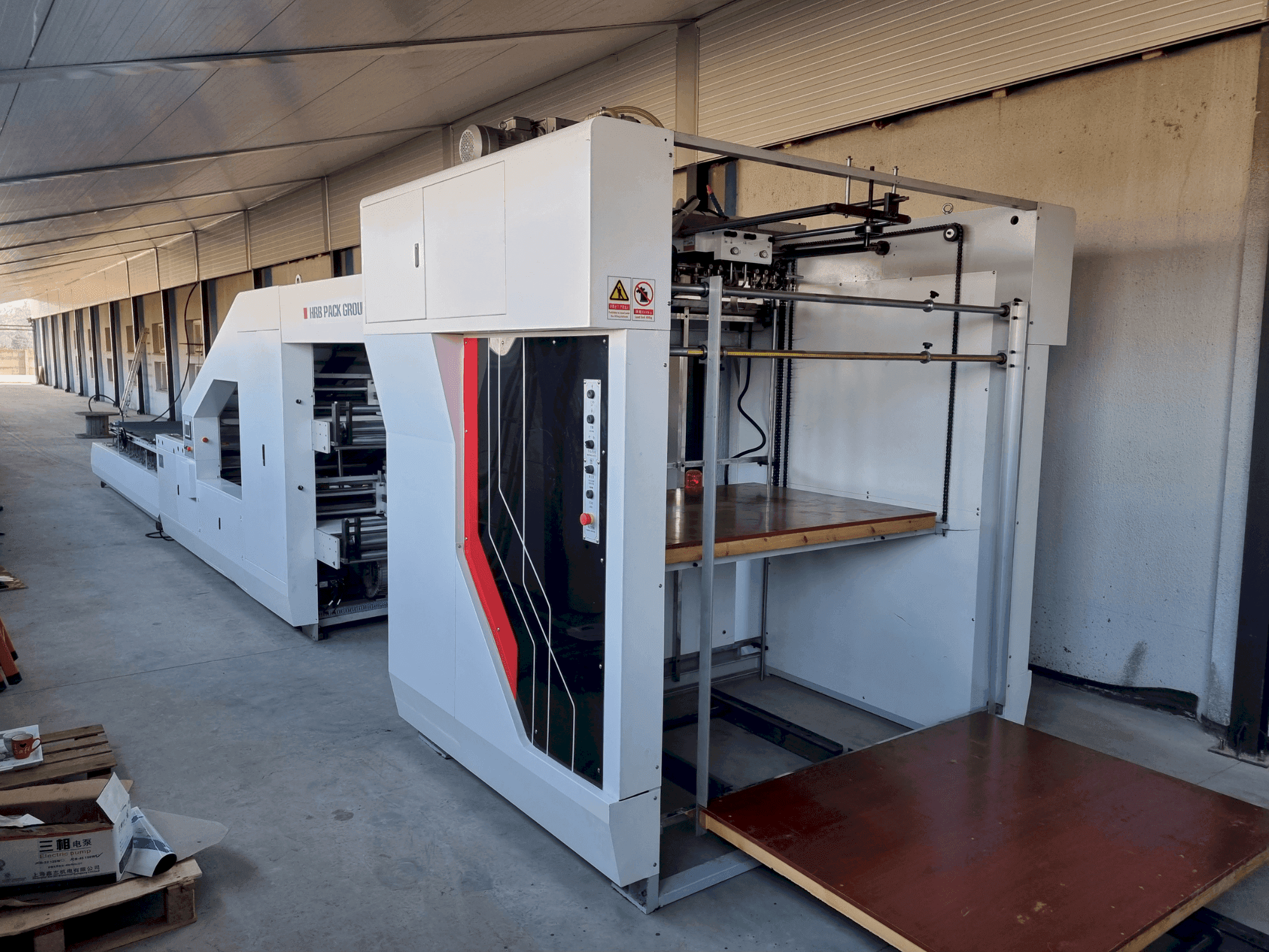 Frontansicht der HRB HRB-1450F Maschine