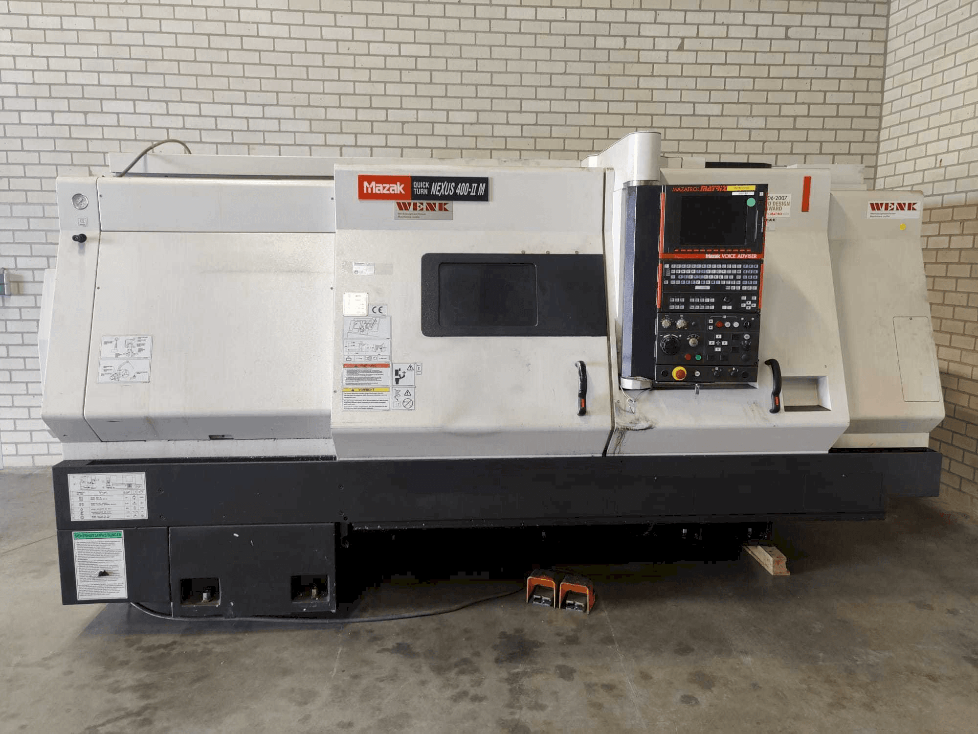 Frontansicht der Mazak Quick Turn Nexus 400-II M Maschine