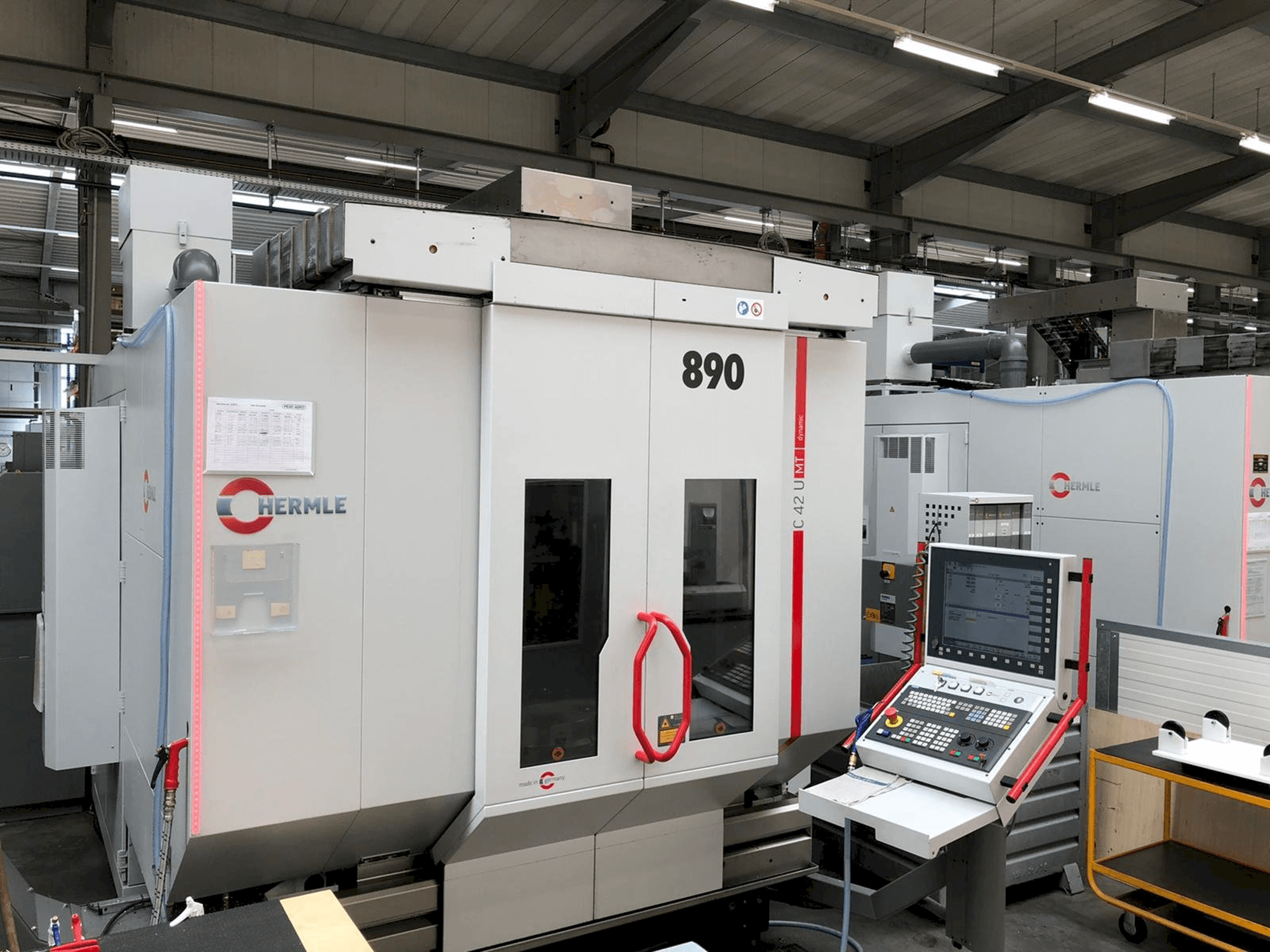 Frontansicht der HERMLE C42U MT Maschine