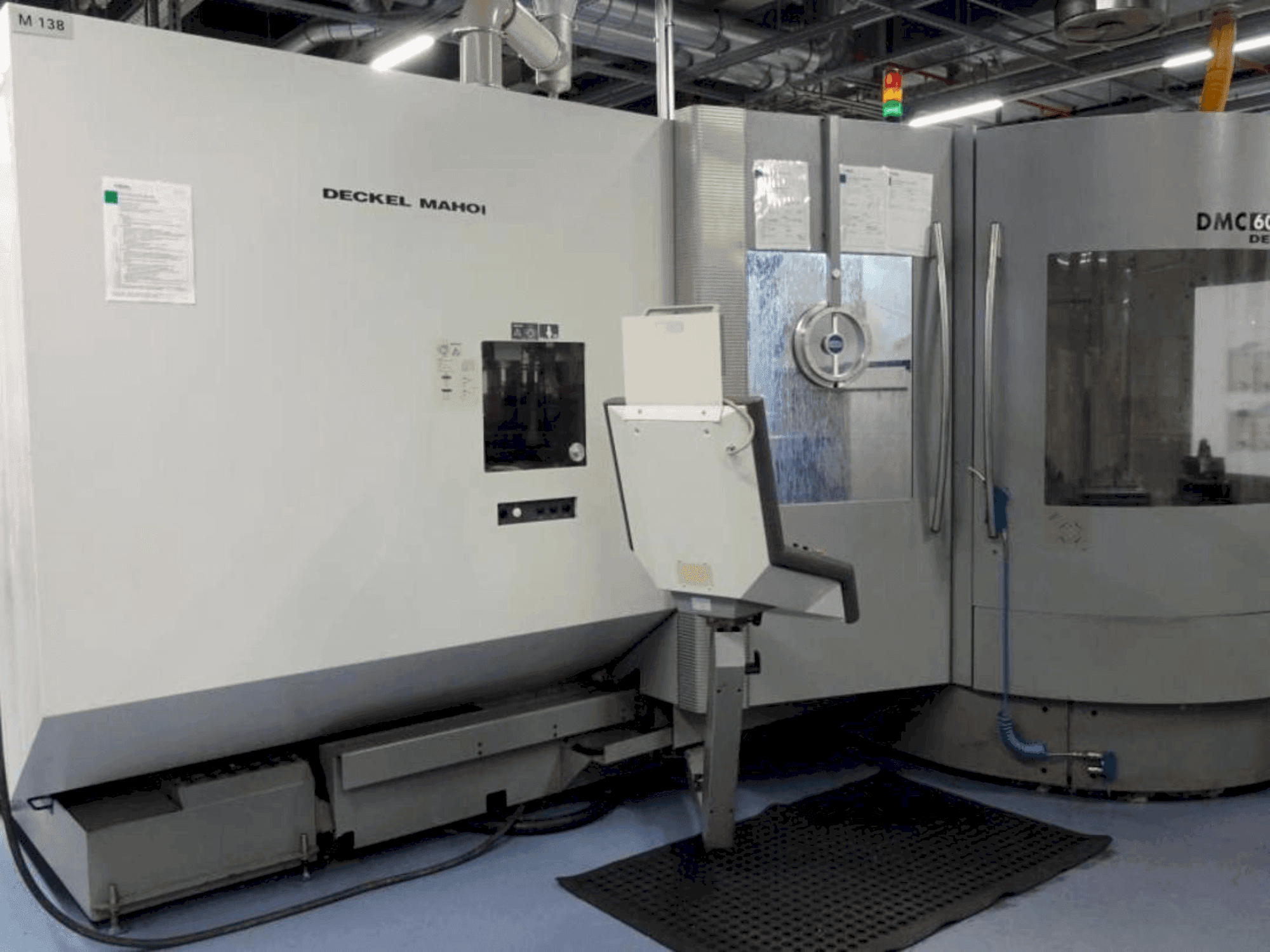 Frontansicht der DECKEL DMC 60 T RS3 Maschine