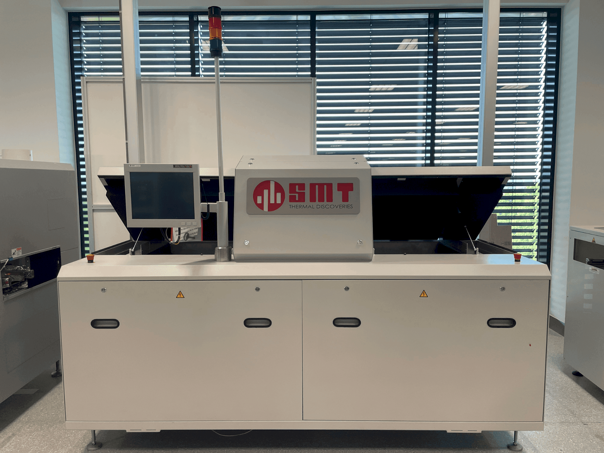 Frontansicht der SMT UV 3/-3 Maschine