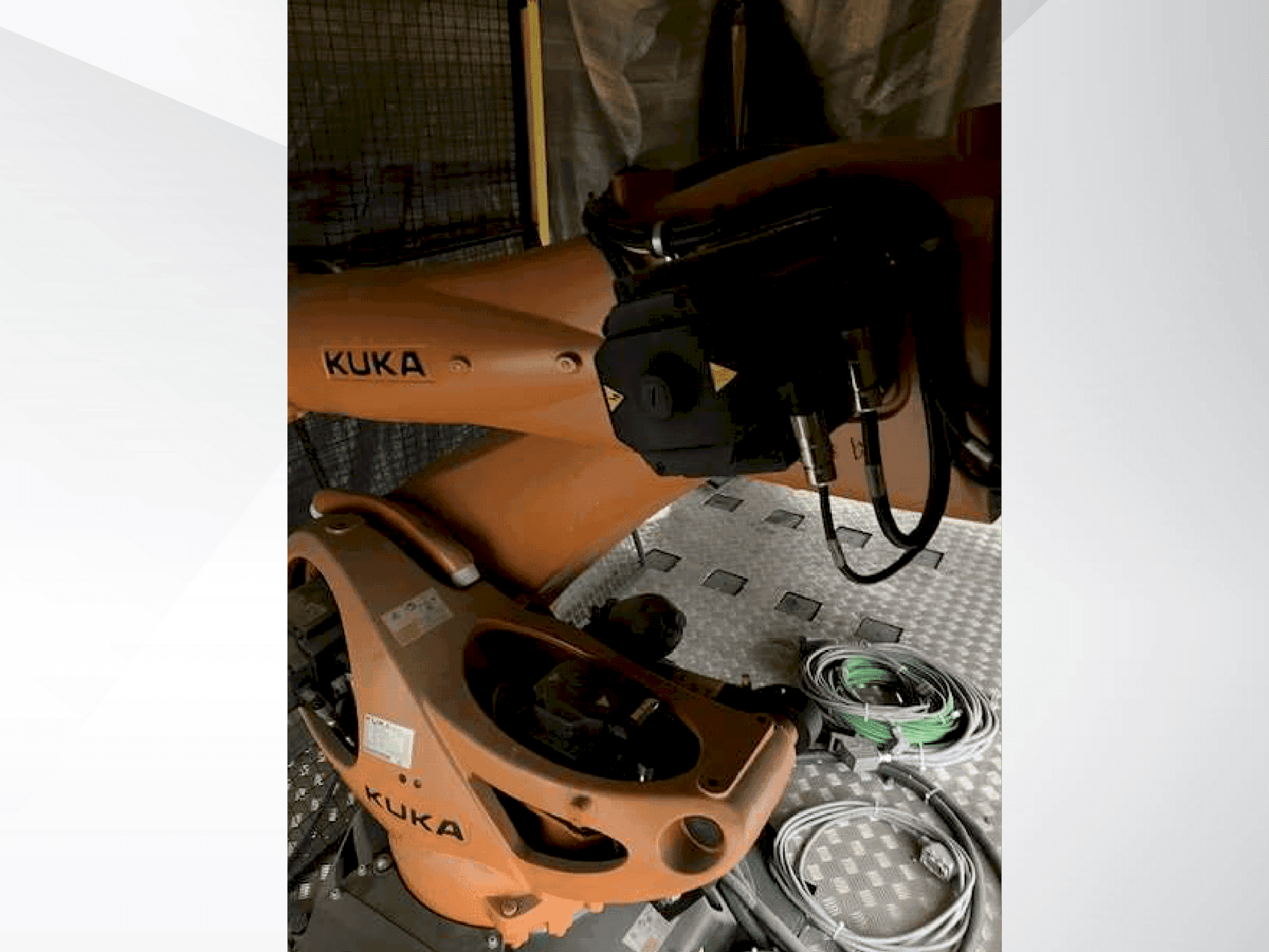 Frontansicht der KUKA KR 210 R2700 extra (2018) Maschine