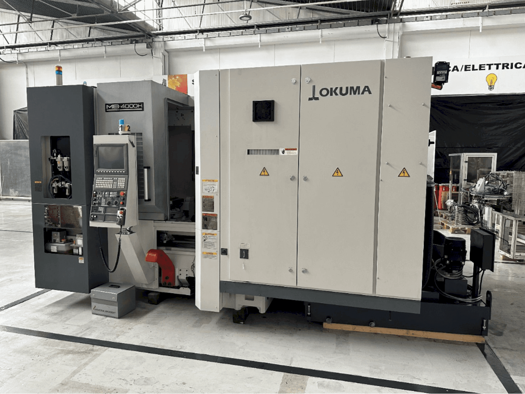 Frontansicht der Okuma MB 4000 H Maschine