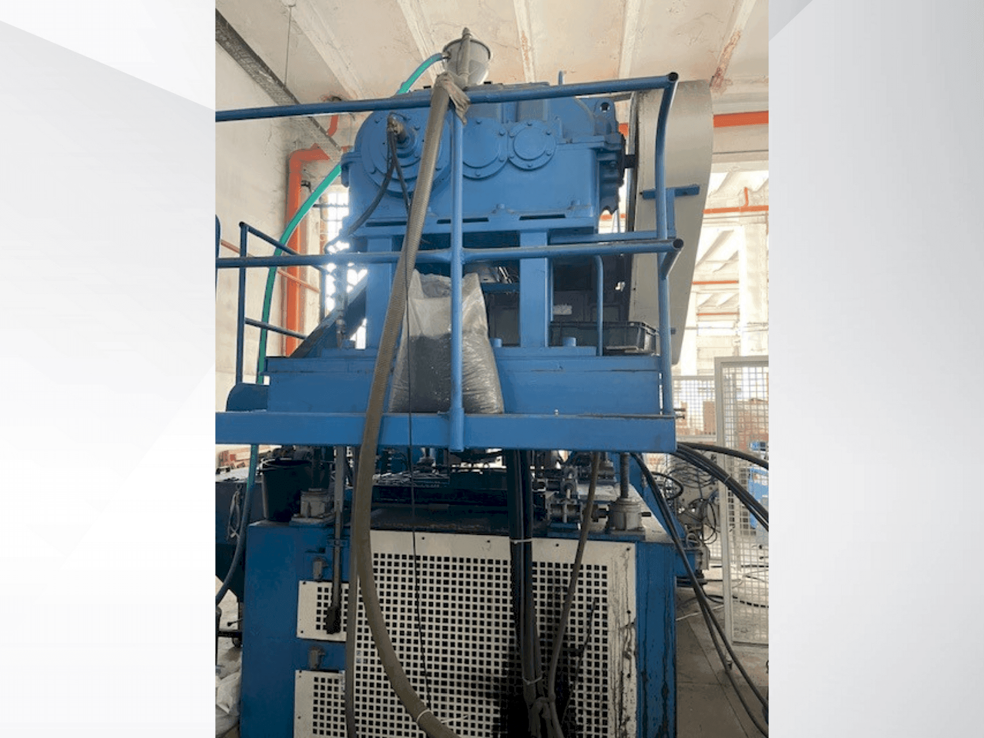 Frontansicht der KAUTEX KEB 120 Maschine