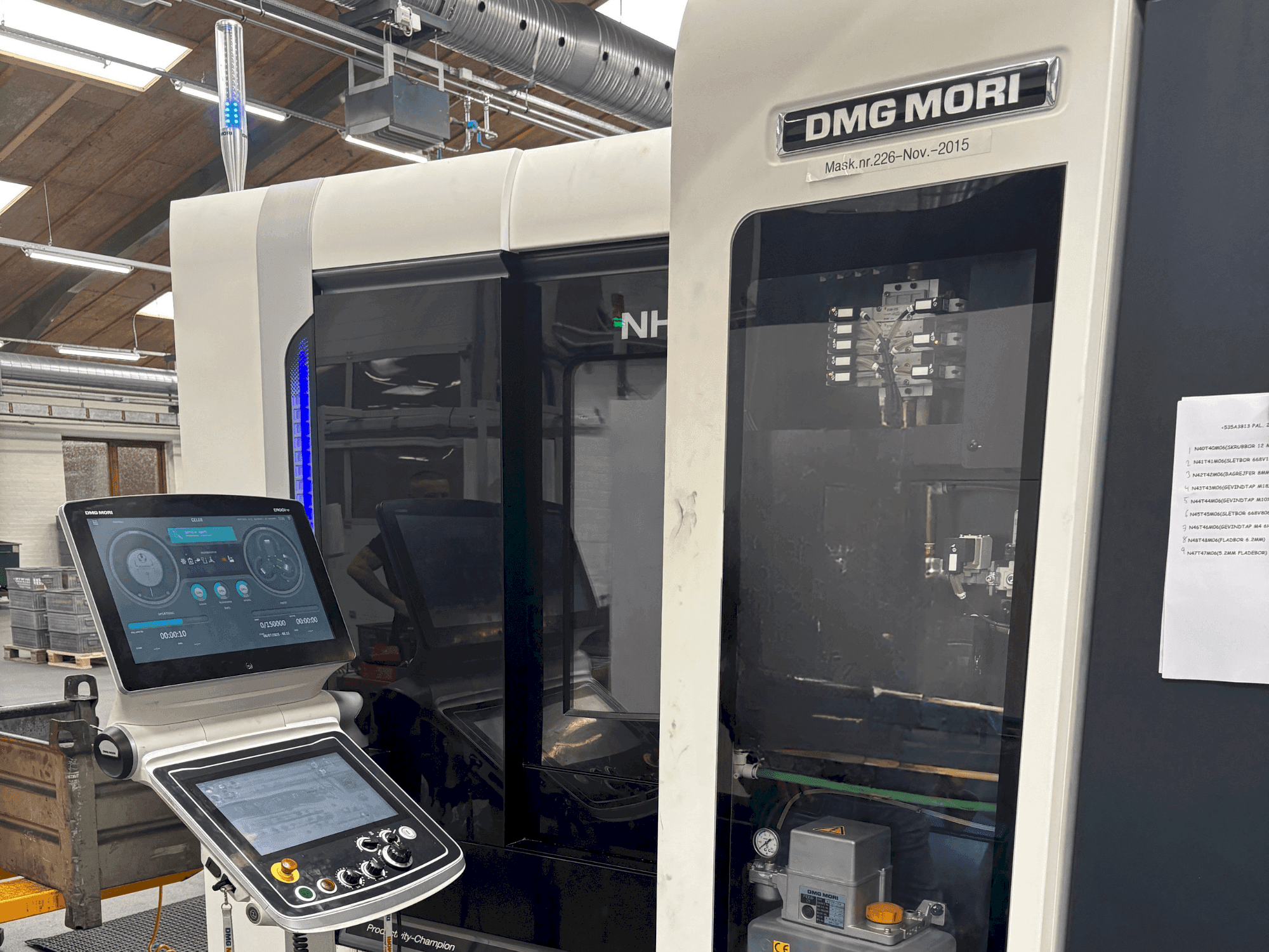 Frontansicht der DMG MORI NHX 4000 Maschine