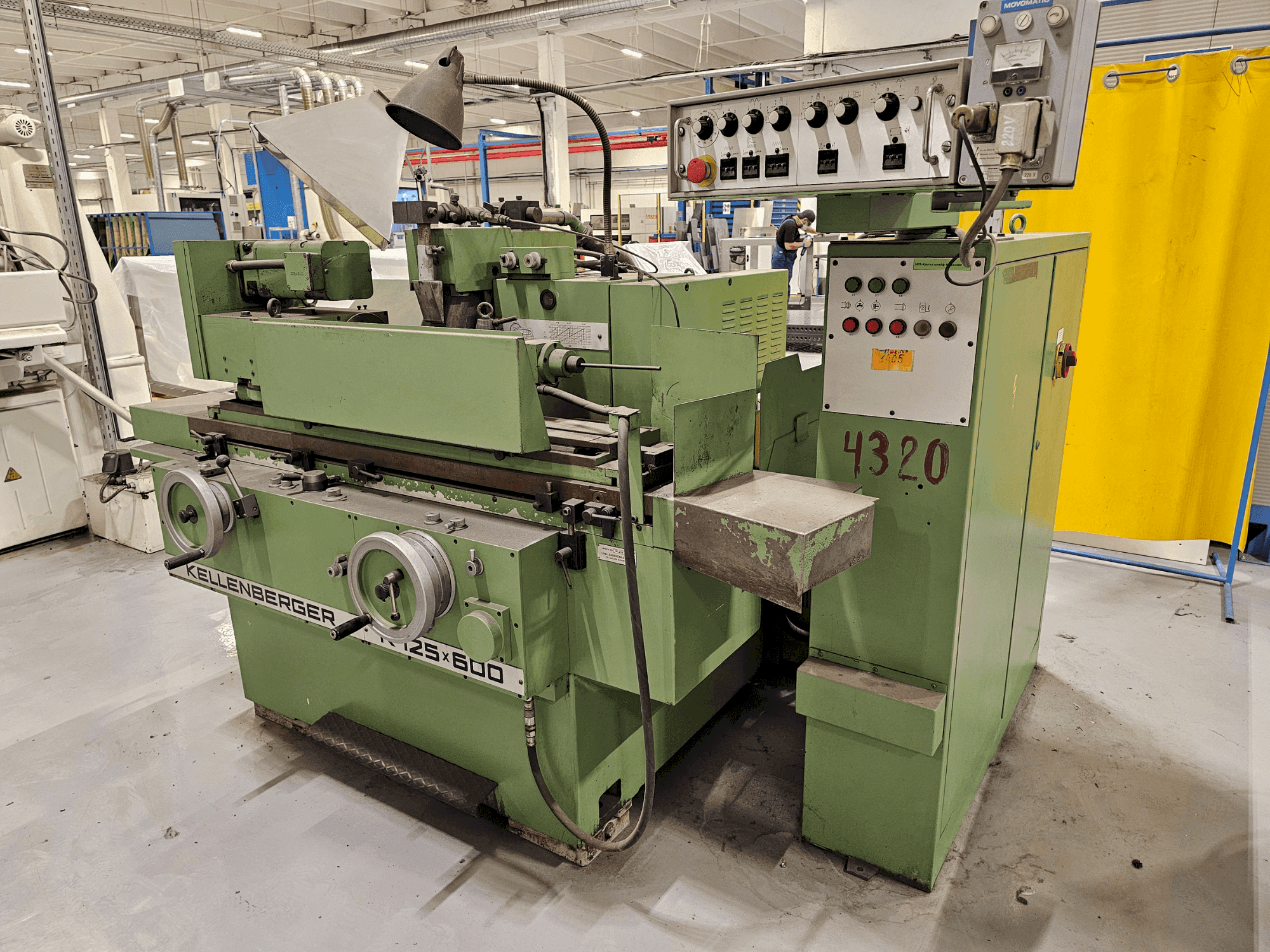 Frontansicht der KELLENBERGER R125 x 600 Maschine