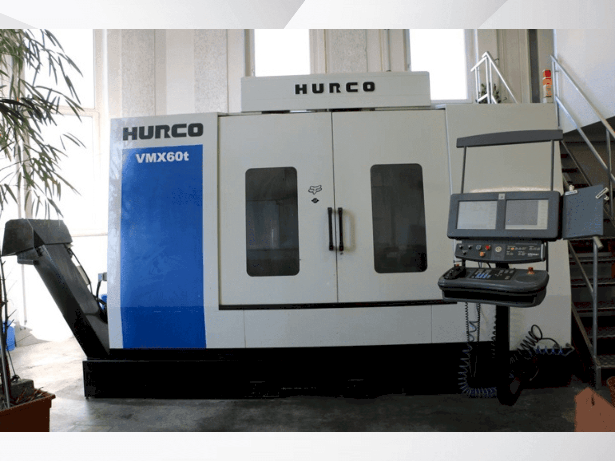 Frontansicht der Hurco VMX60/40T Maschine