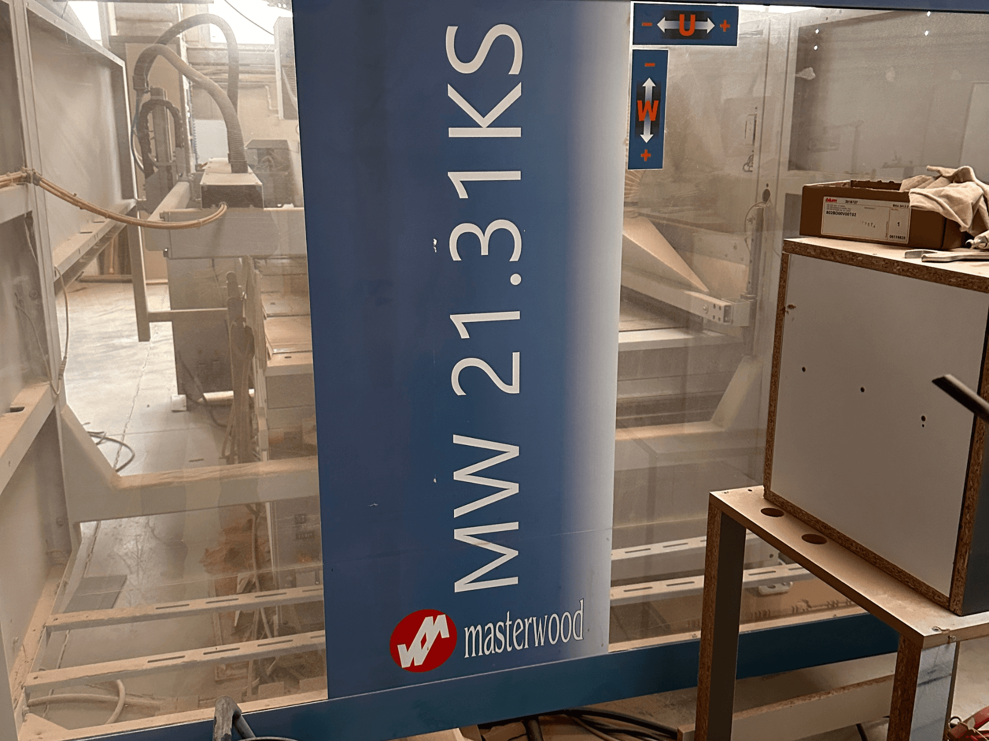 MASTERWOOD Ks 21.31 Holzbohrmaschine, Vorderansicht, zeigt Modelldetails und den umgebenden Arbeitsbereich.