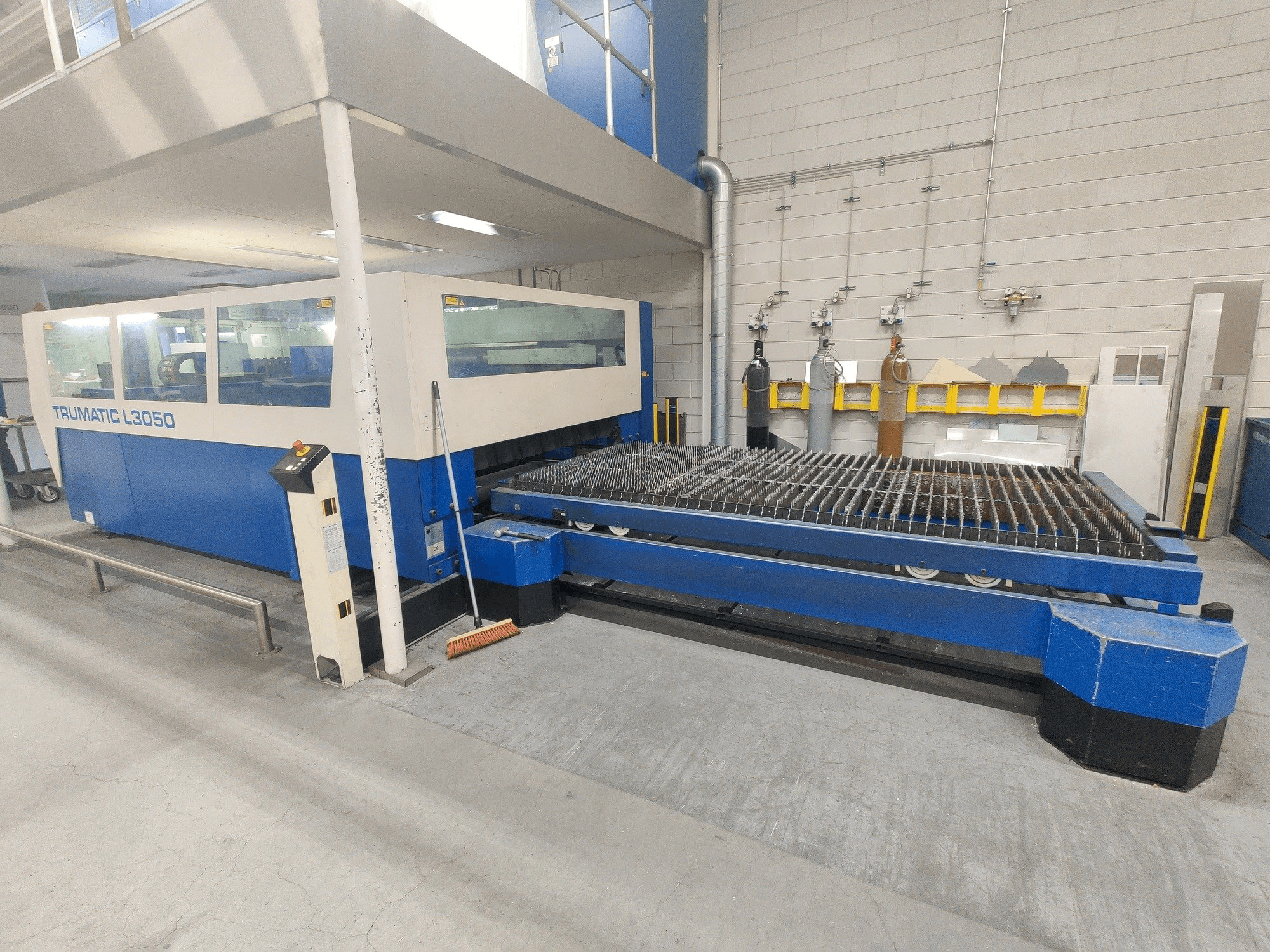 Frontansicht der Trumpf Trumatic L3050 Maschine