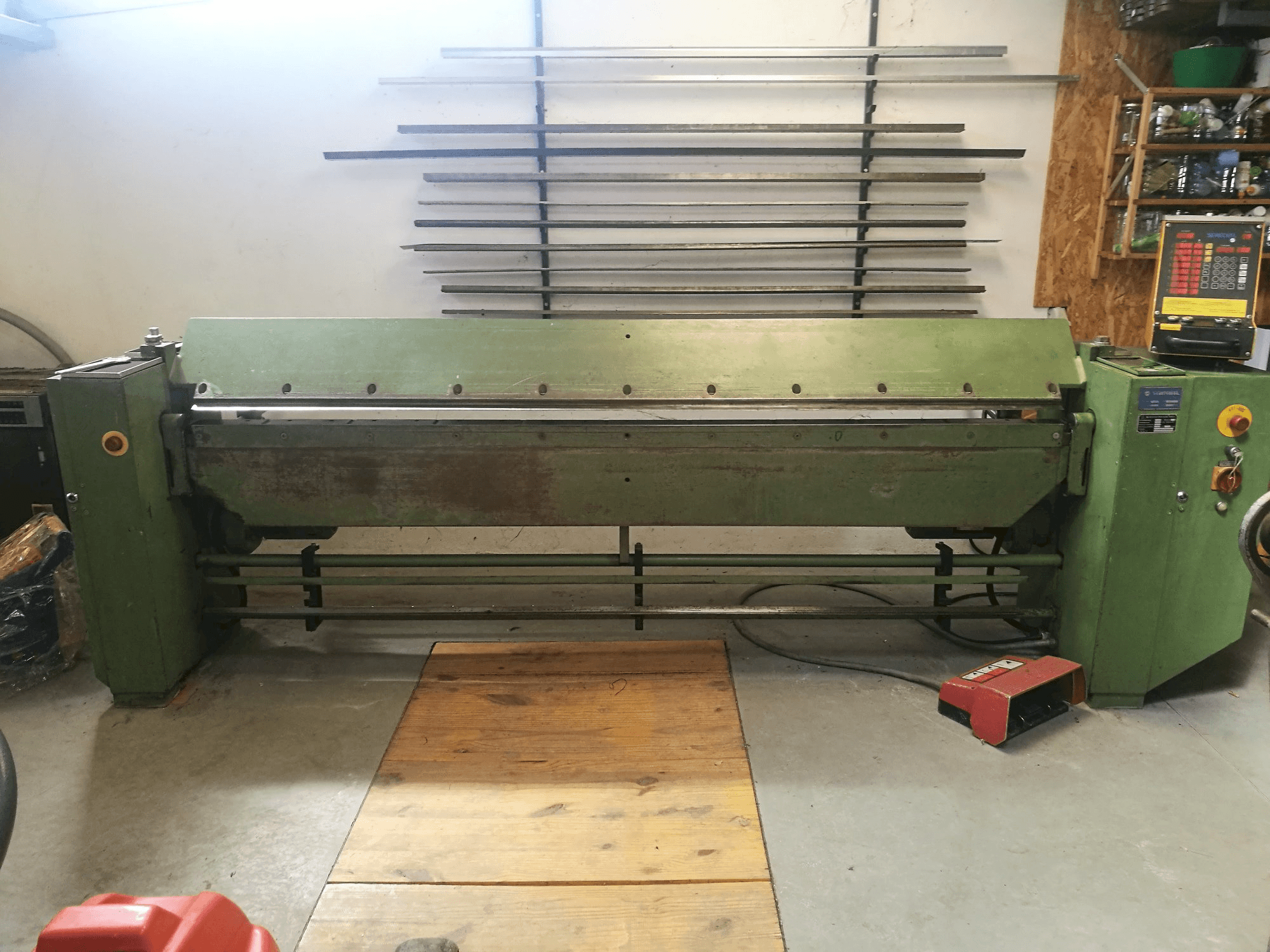 Linke Seitenansicht der Schechtl MA 250/8 Maschine