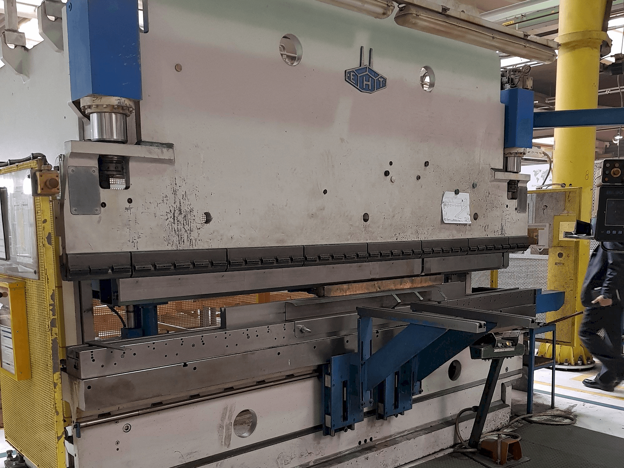 Linke Seitenansicht der EHT EHPS 11-35 Maschine