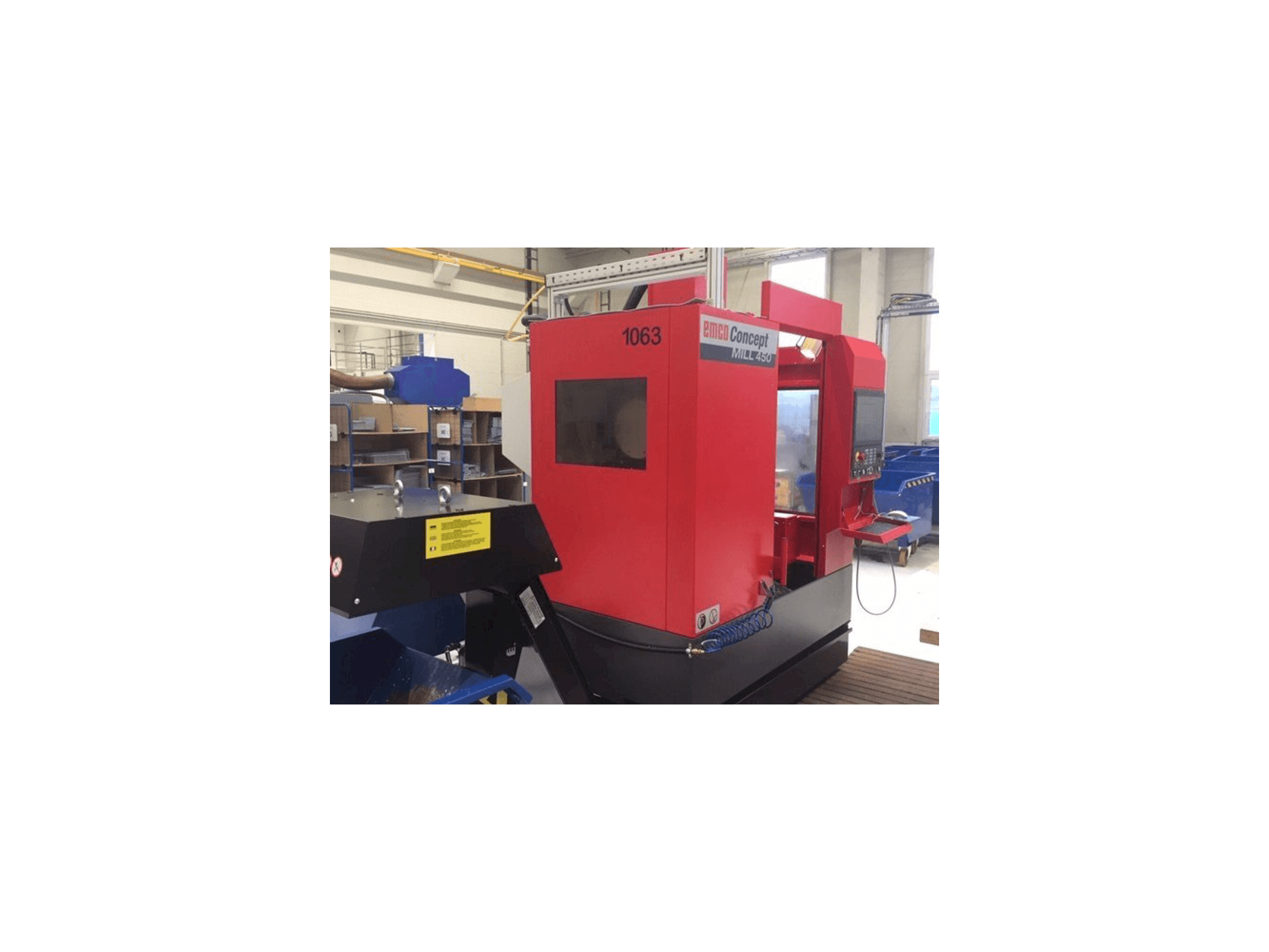 Frontansicht der EMCO Concept Mill 450 Maschine