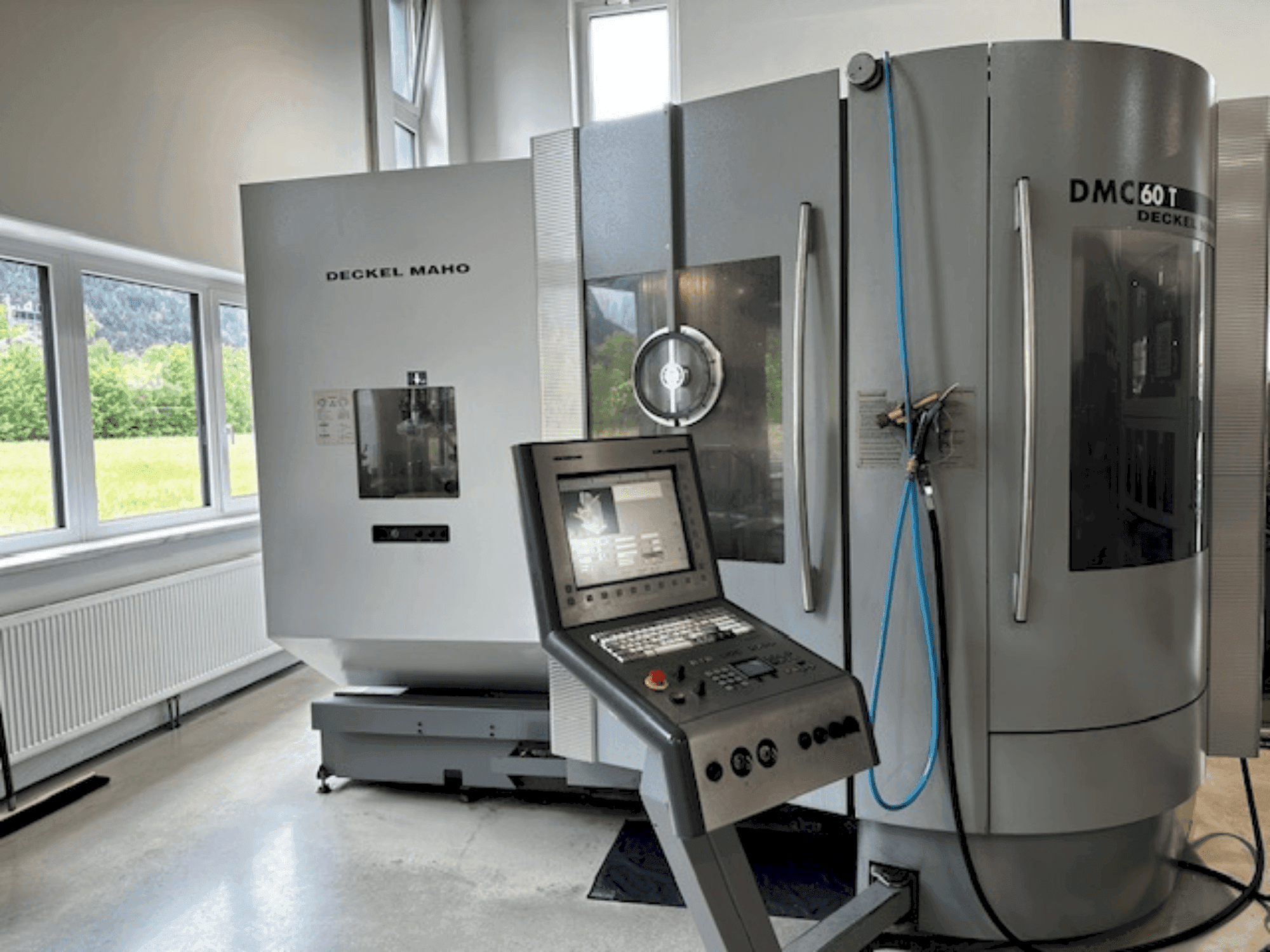 Frontansicht der DMG DECKEL MAHO DMC 60T Maschine