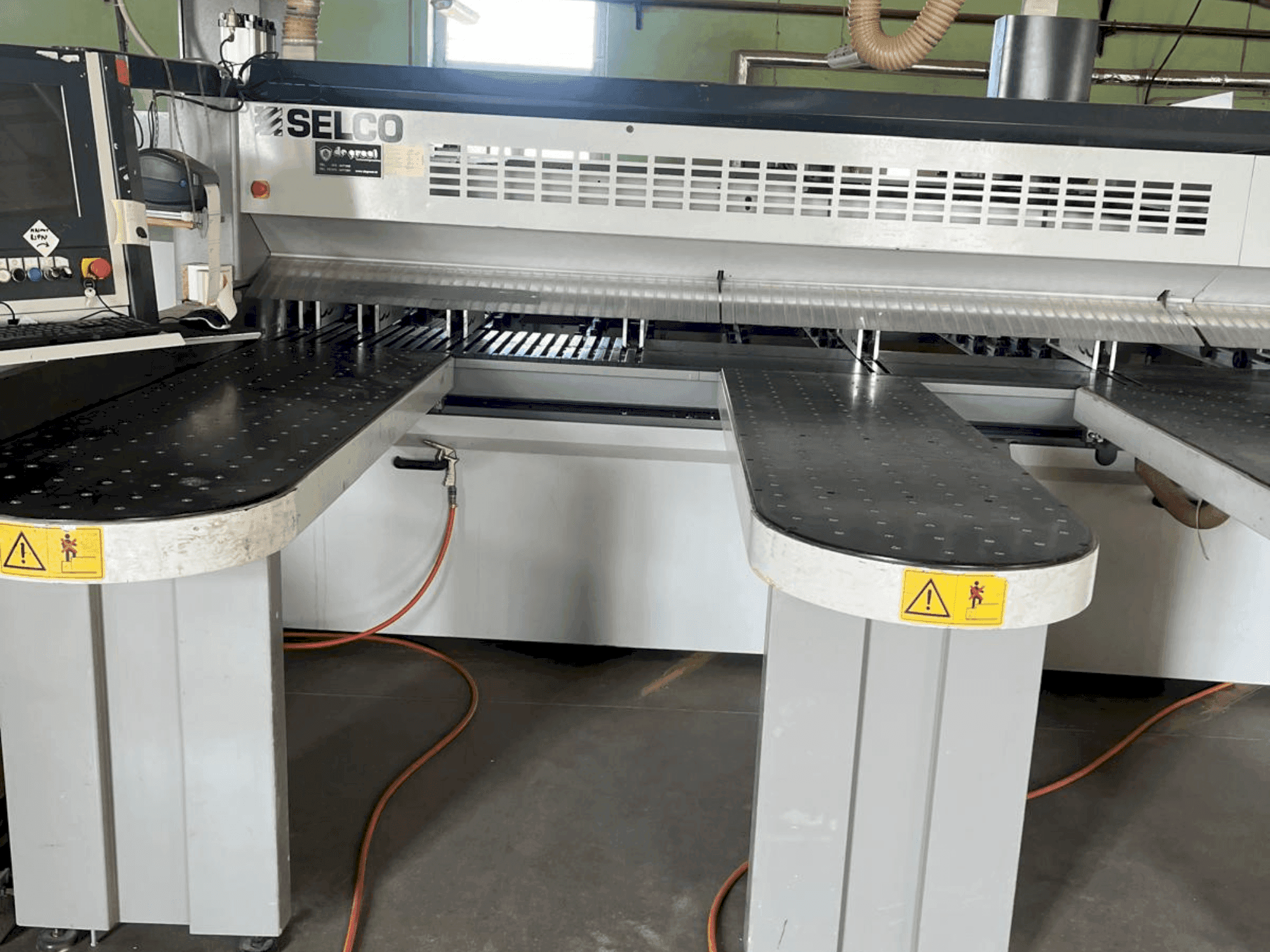 Frontansicht der SELCO WN750 Maschine