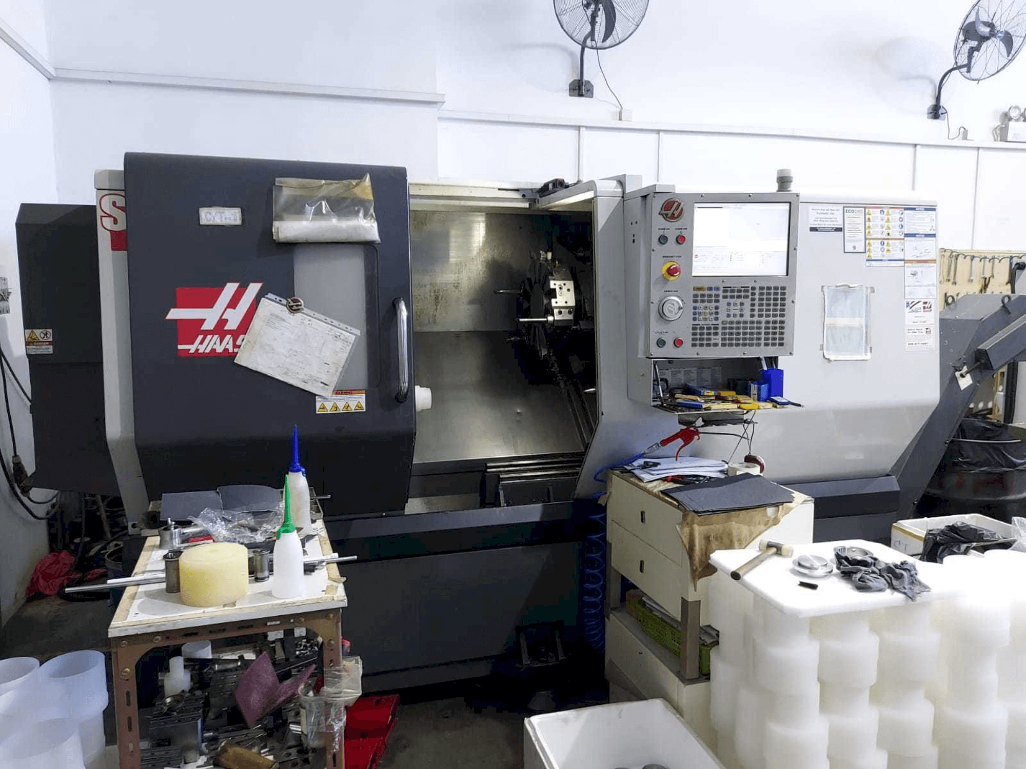 Frontansicht der HAAS ST-30 Maschine