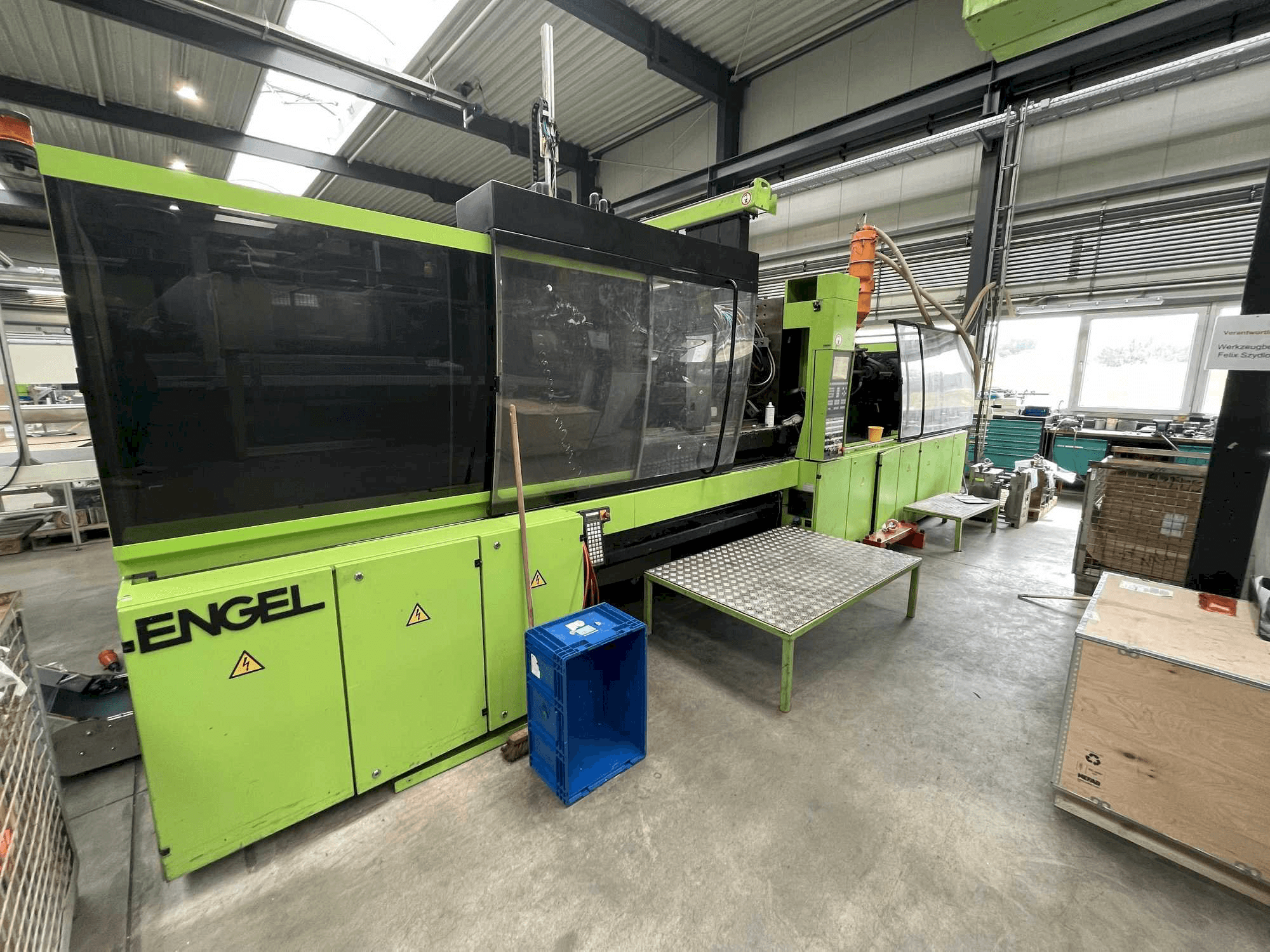 Frontansicht der Engel ES 2550/400 HL-V Maschine
