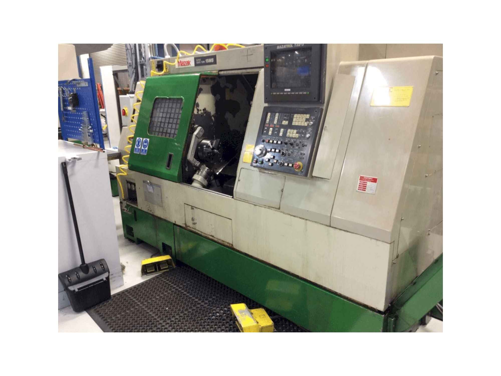 Frontansicht der Mazak Super QuickTurn 15MS Maschine