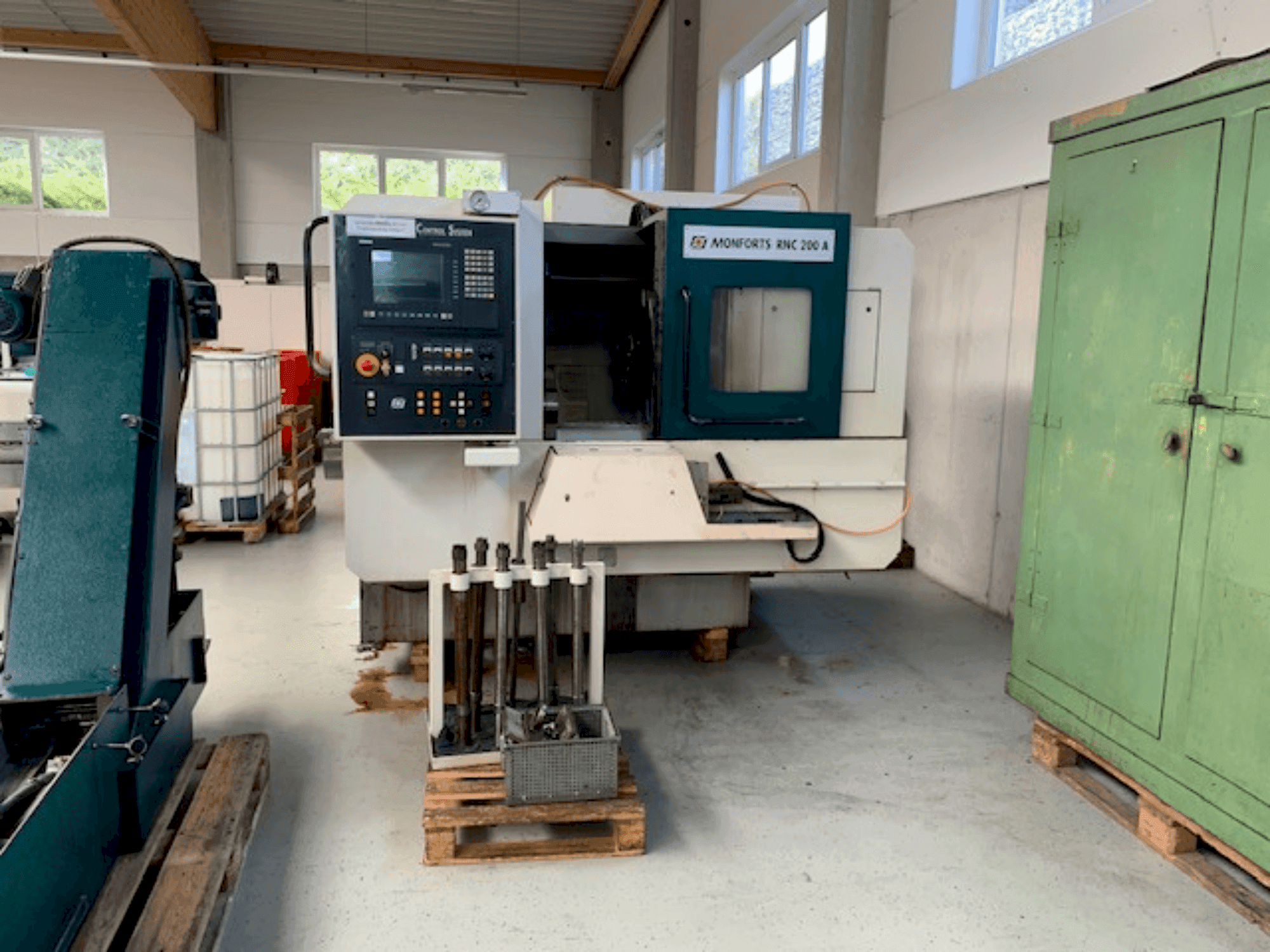Frontansicht der Monforts RNC 200A Maschine
