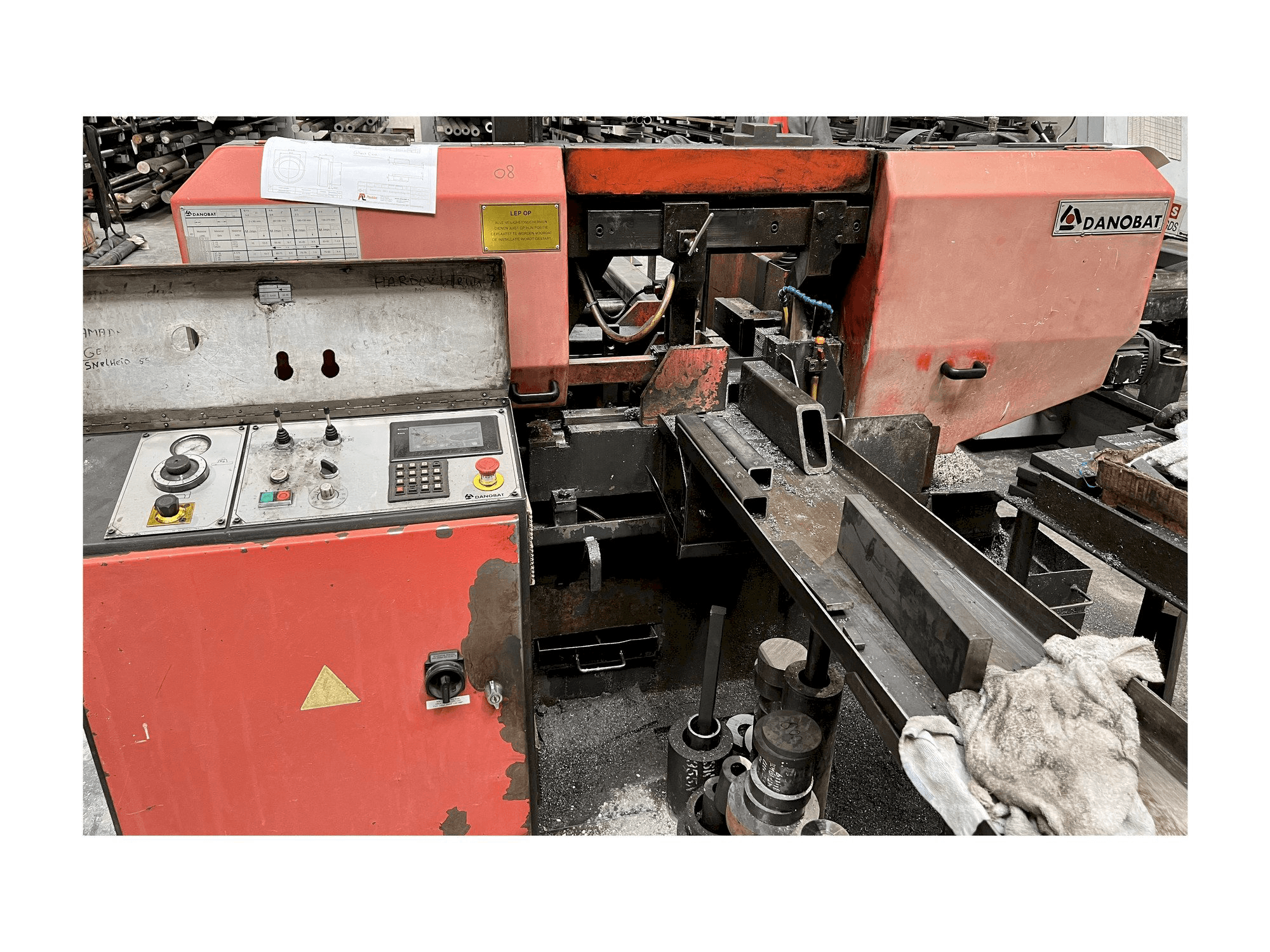 Frontansicht der DANOBAT CR 260 AF CN Maschine