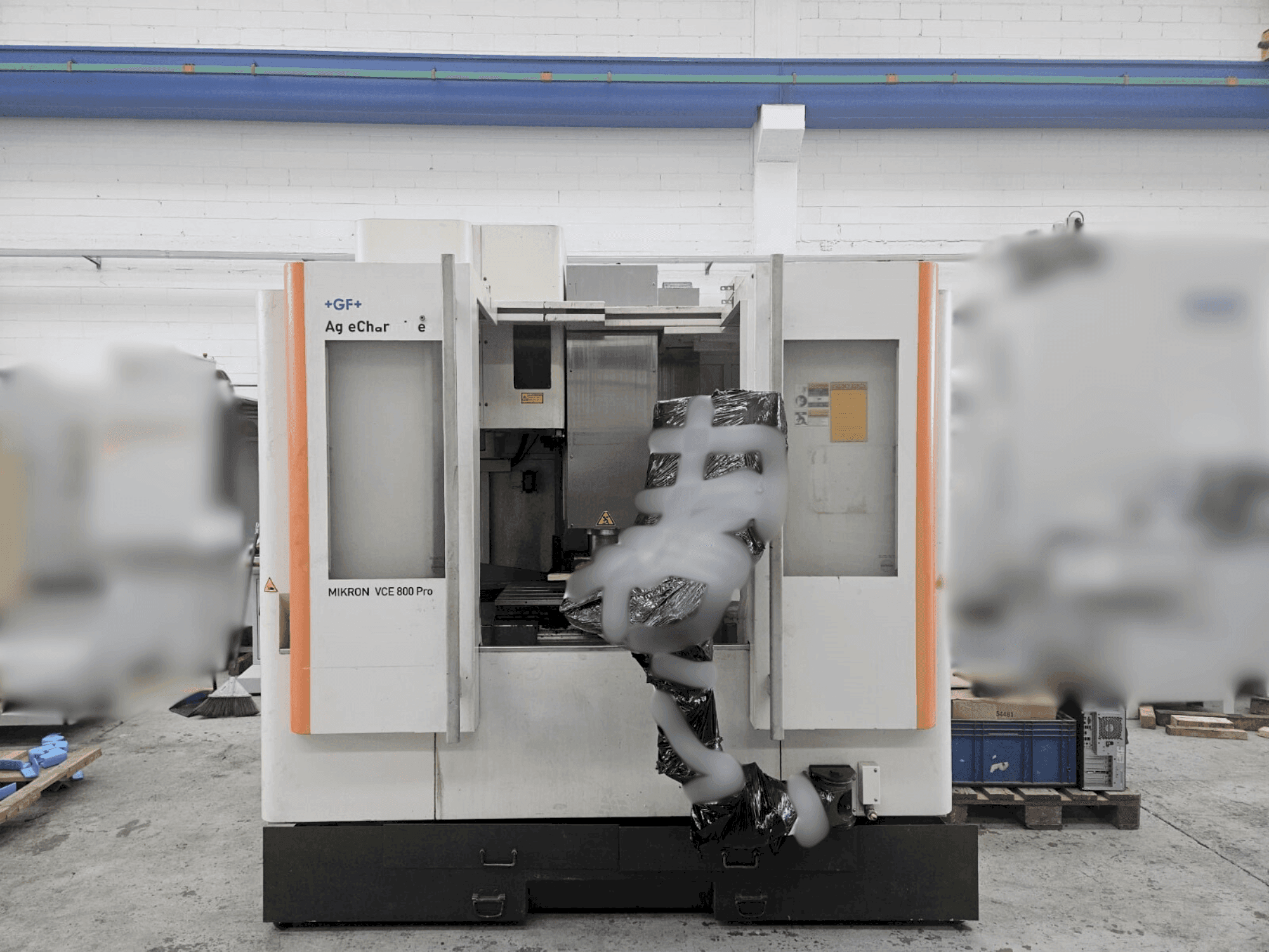 Frontansicht der +GF+ AGIE CHARMILLES VCE 800 PRO Maschine