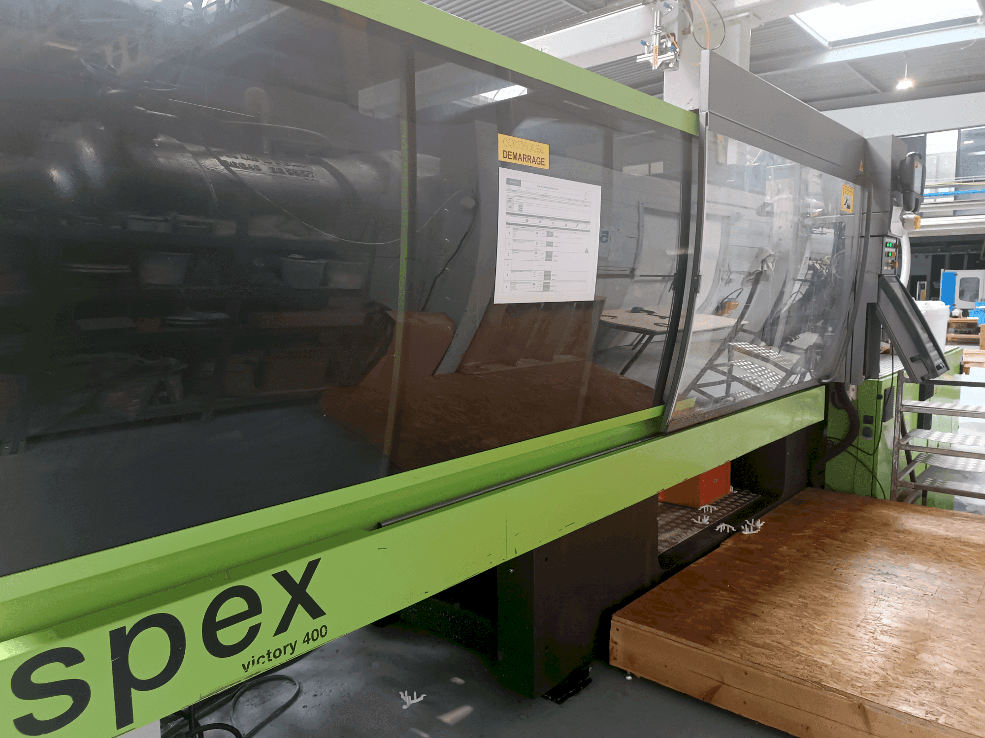 Frontansicht der Engel Victory 1350 400HL Spex Maschine