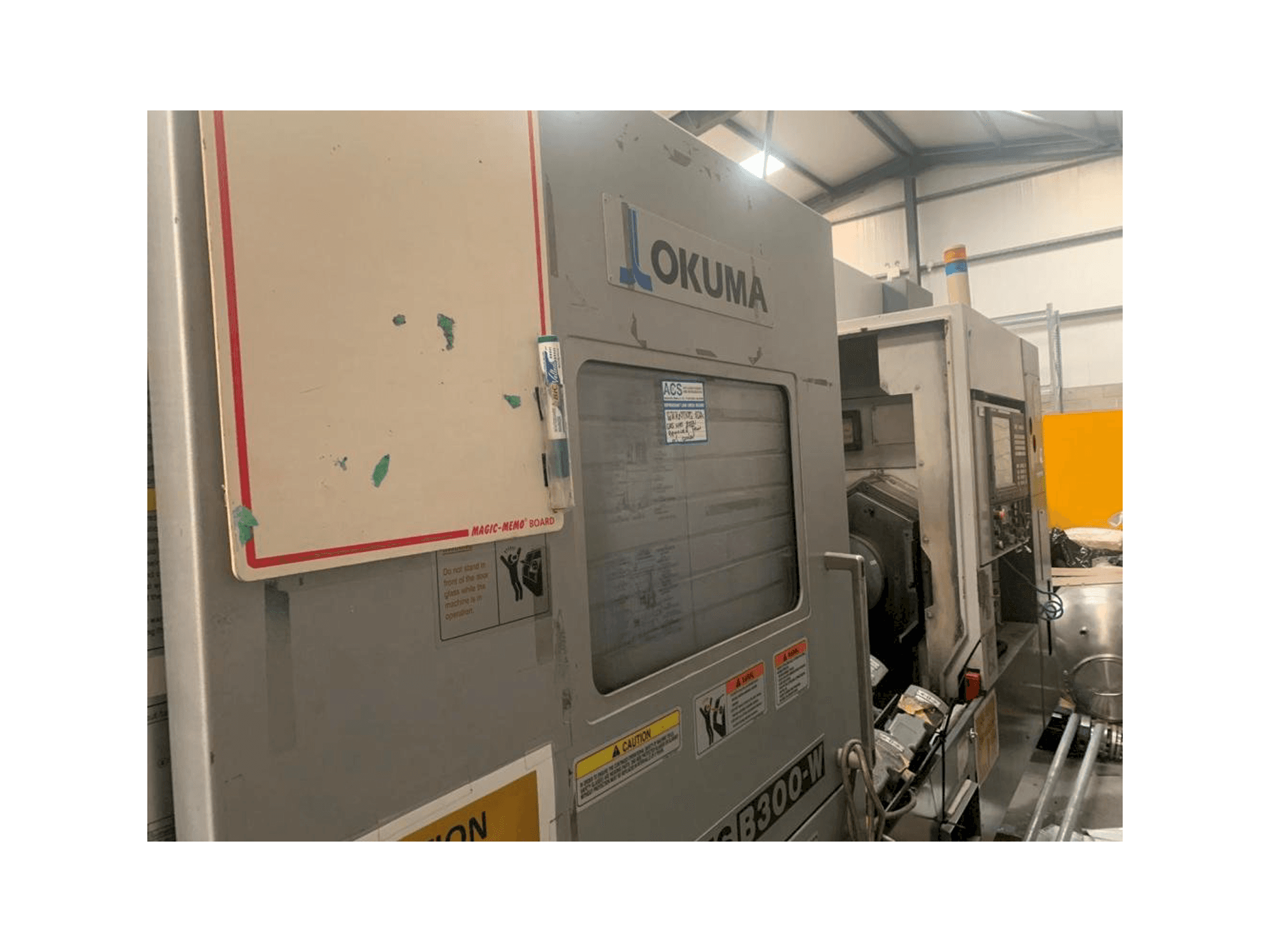 Frontansicht der Okuma Multus B-300W Maschine