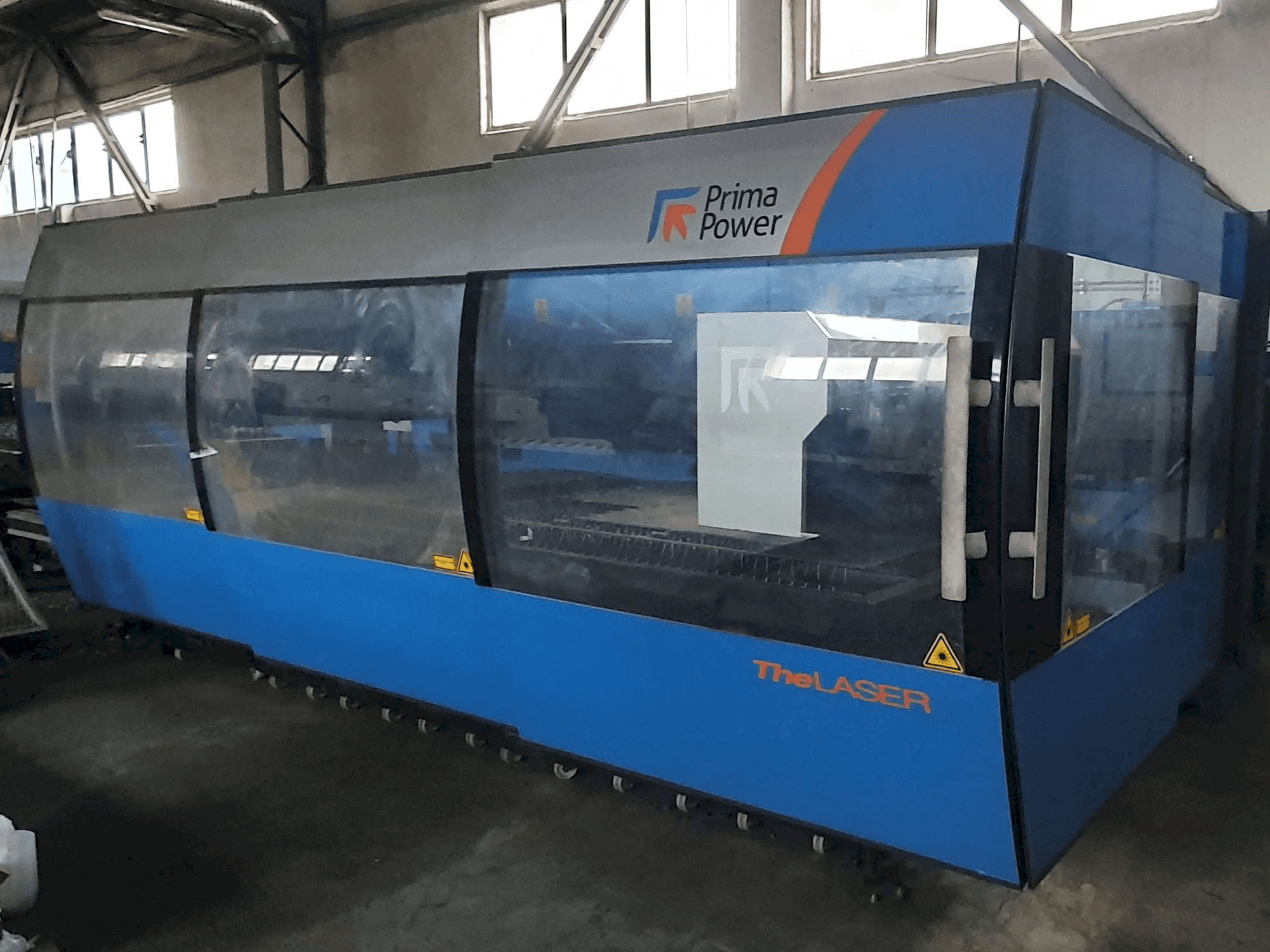 Frontansicht der Prima Power Platino 1530 Maschine