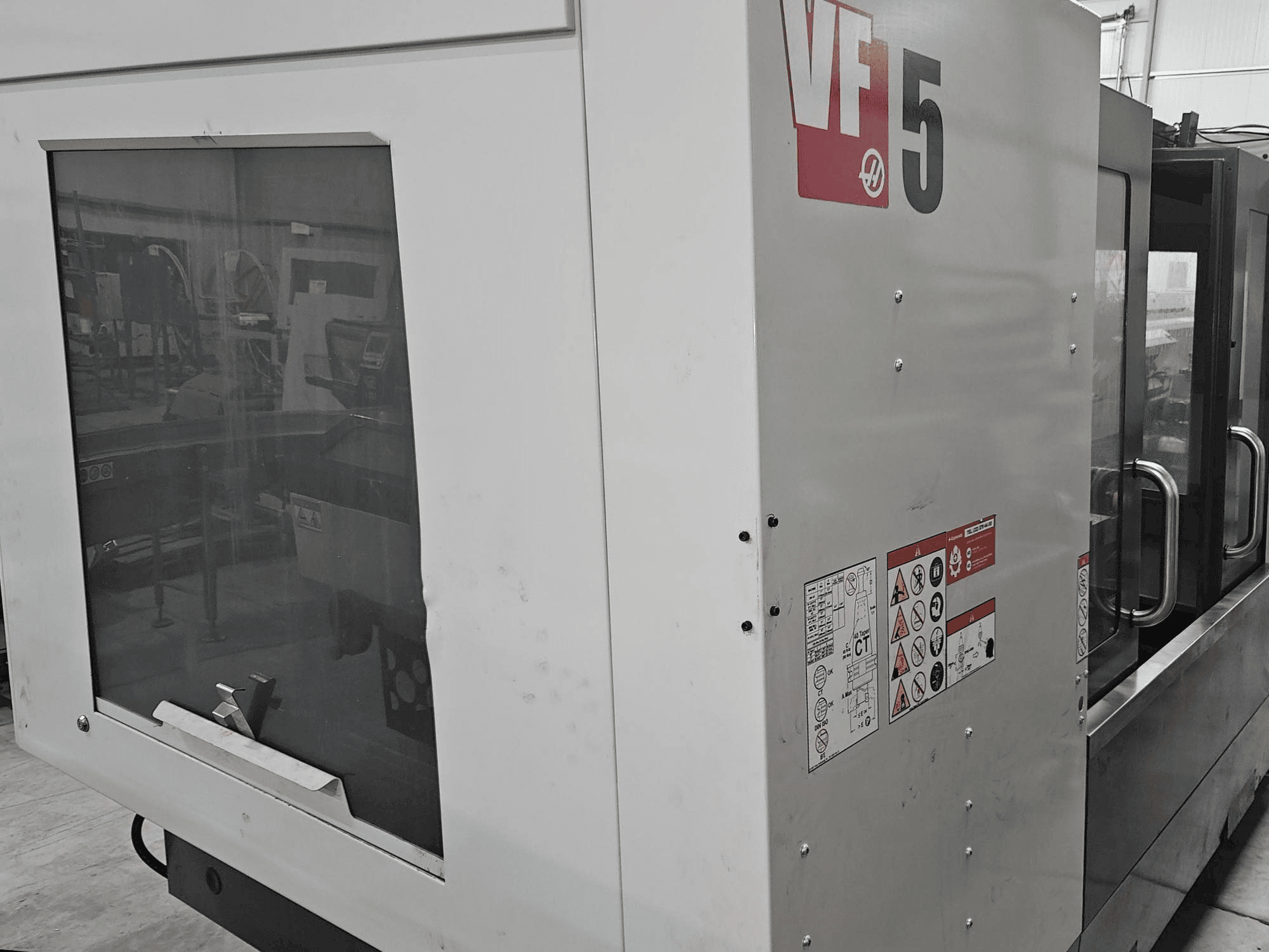 Frontansicht der HAAS VF-5/40 Maschine
