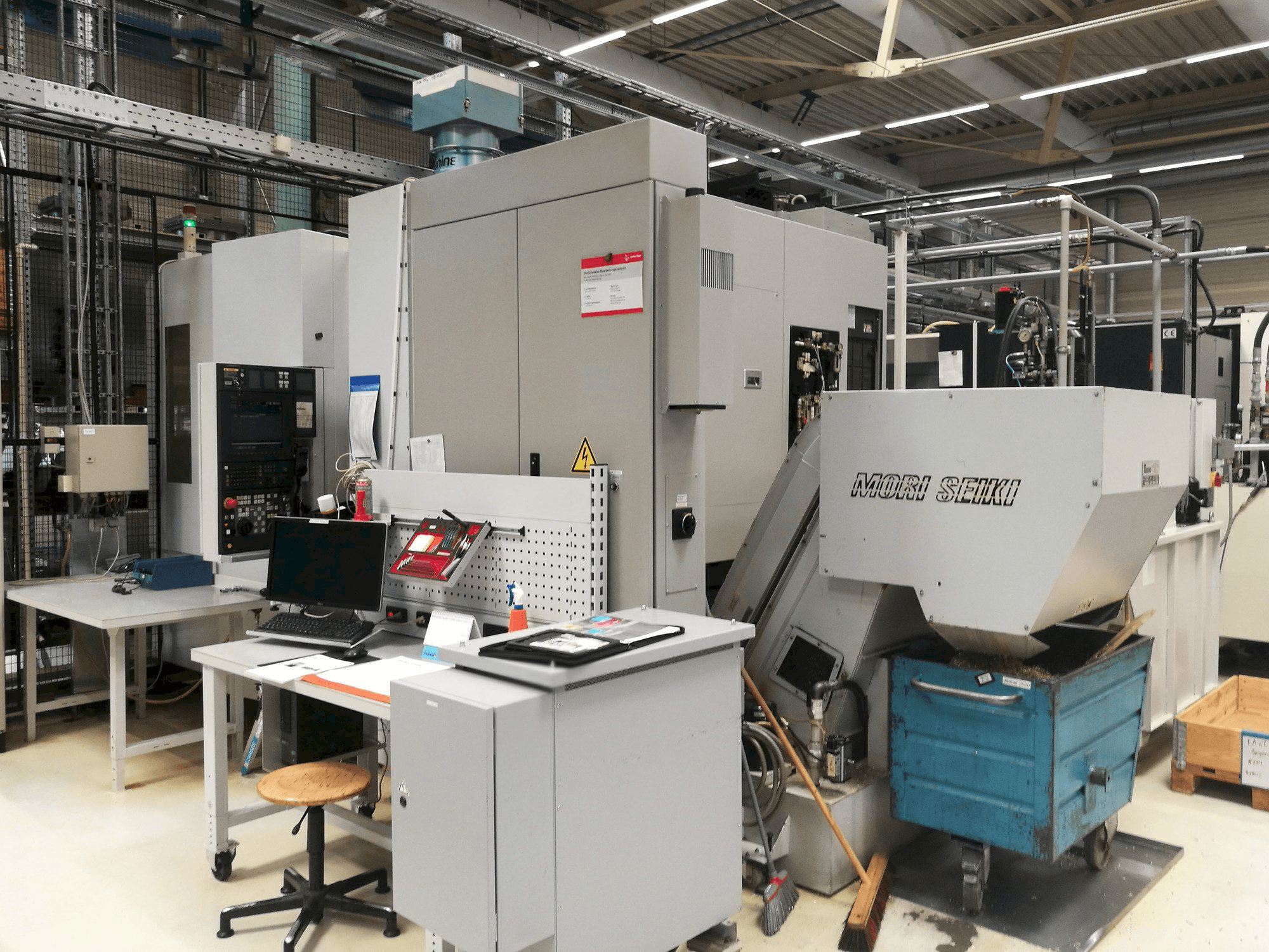 Frontansicht der MORI SEIKI NH 5000 Maschine