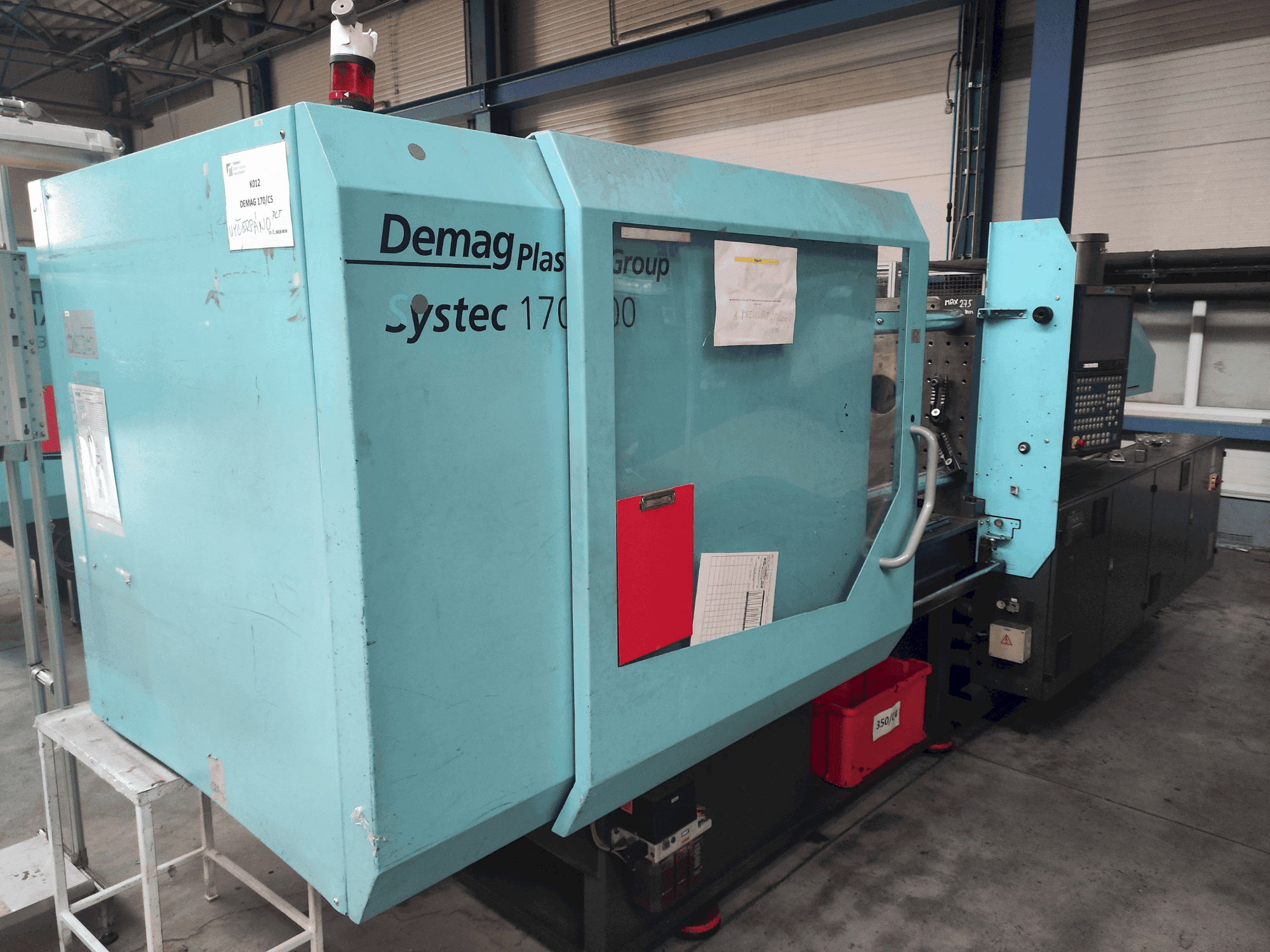 Frontansicht der DEMAG Systec 170/520-600 Maschine