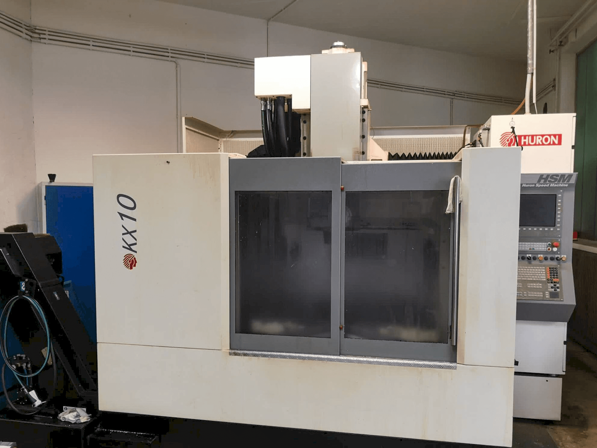 Frontansicht der Huron kx10 Maschine