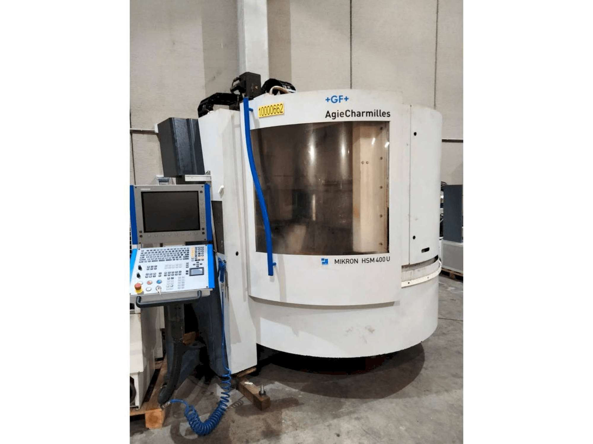 Frontansicht der MIKRON HSM 400 U Maschine