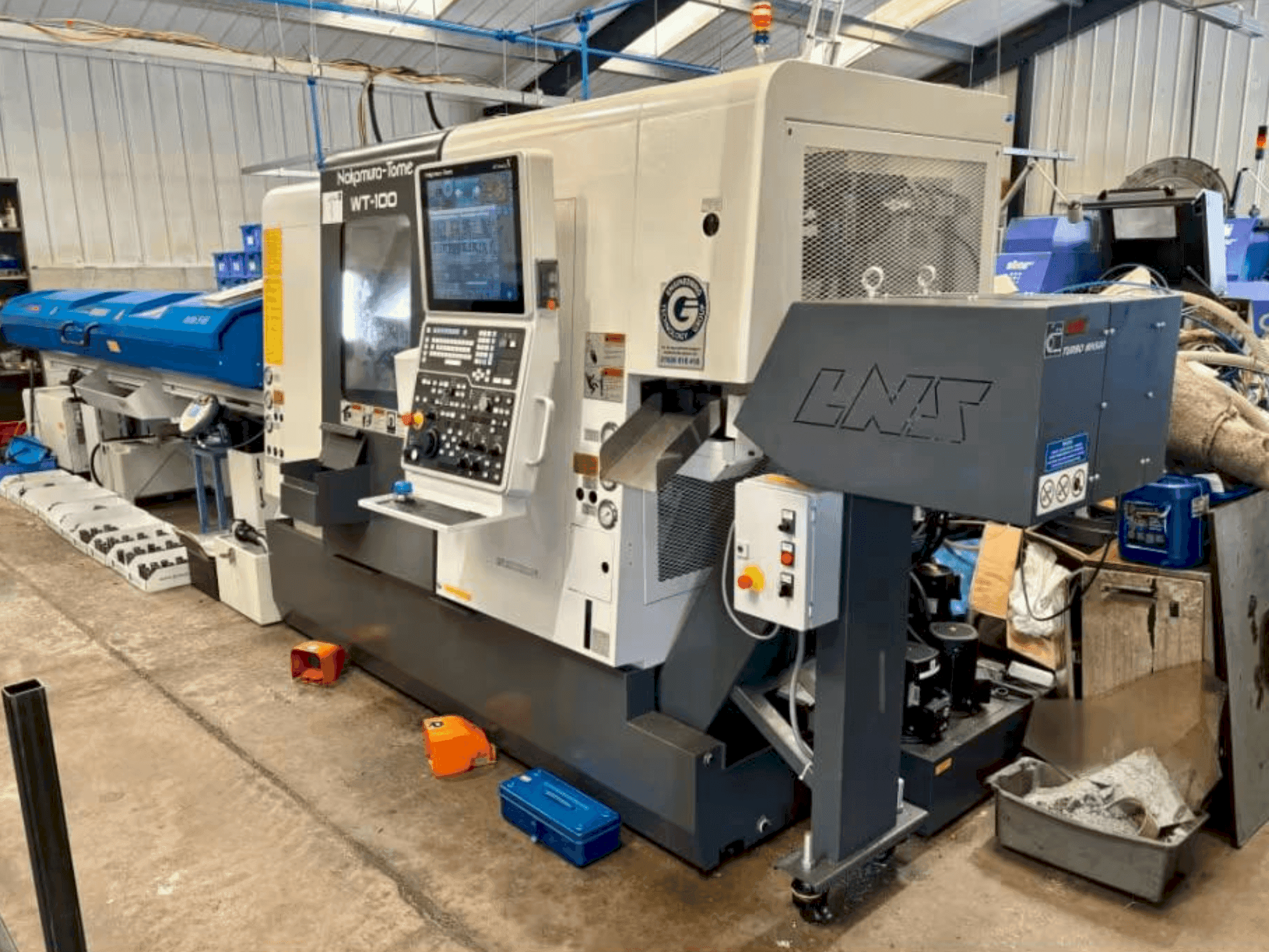 Frontansicht der NAKAMURA WT-100 Maschine