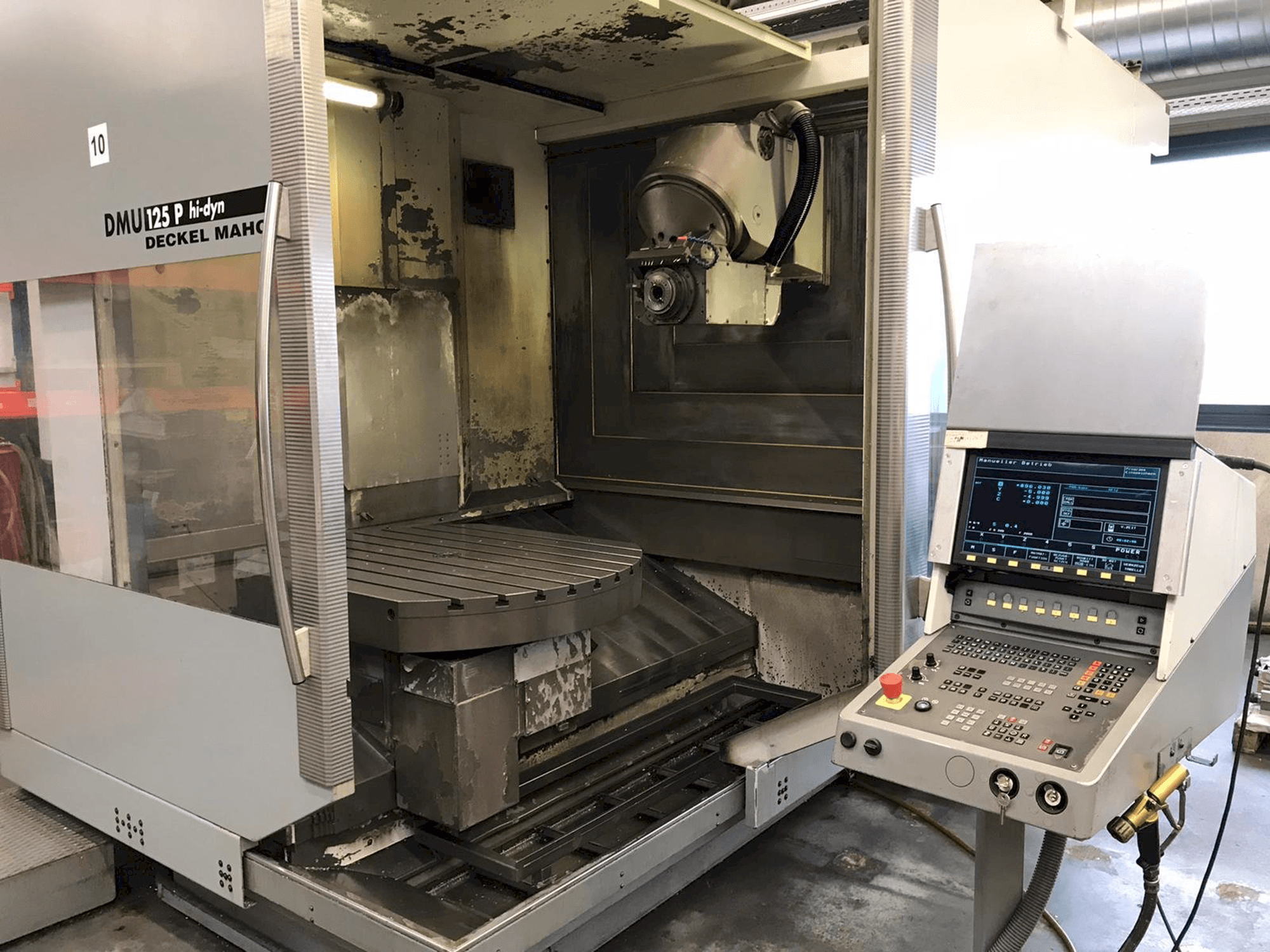 Frontansicht der DECKEL MAHO DMU 125 P Hi-dyn Maschine