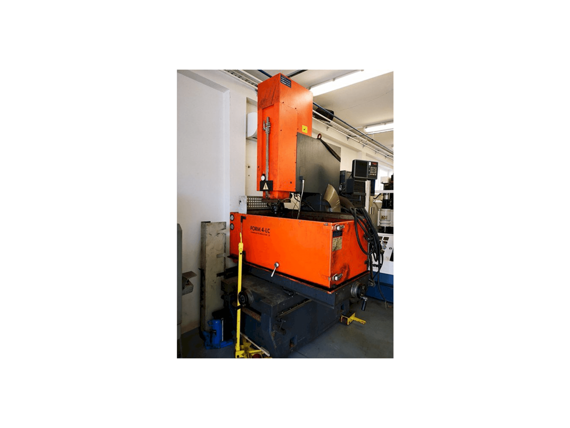 Frontansicht der CHARMILLES Form 4-LC Maschine