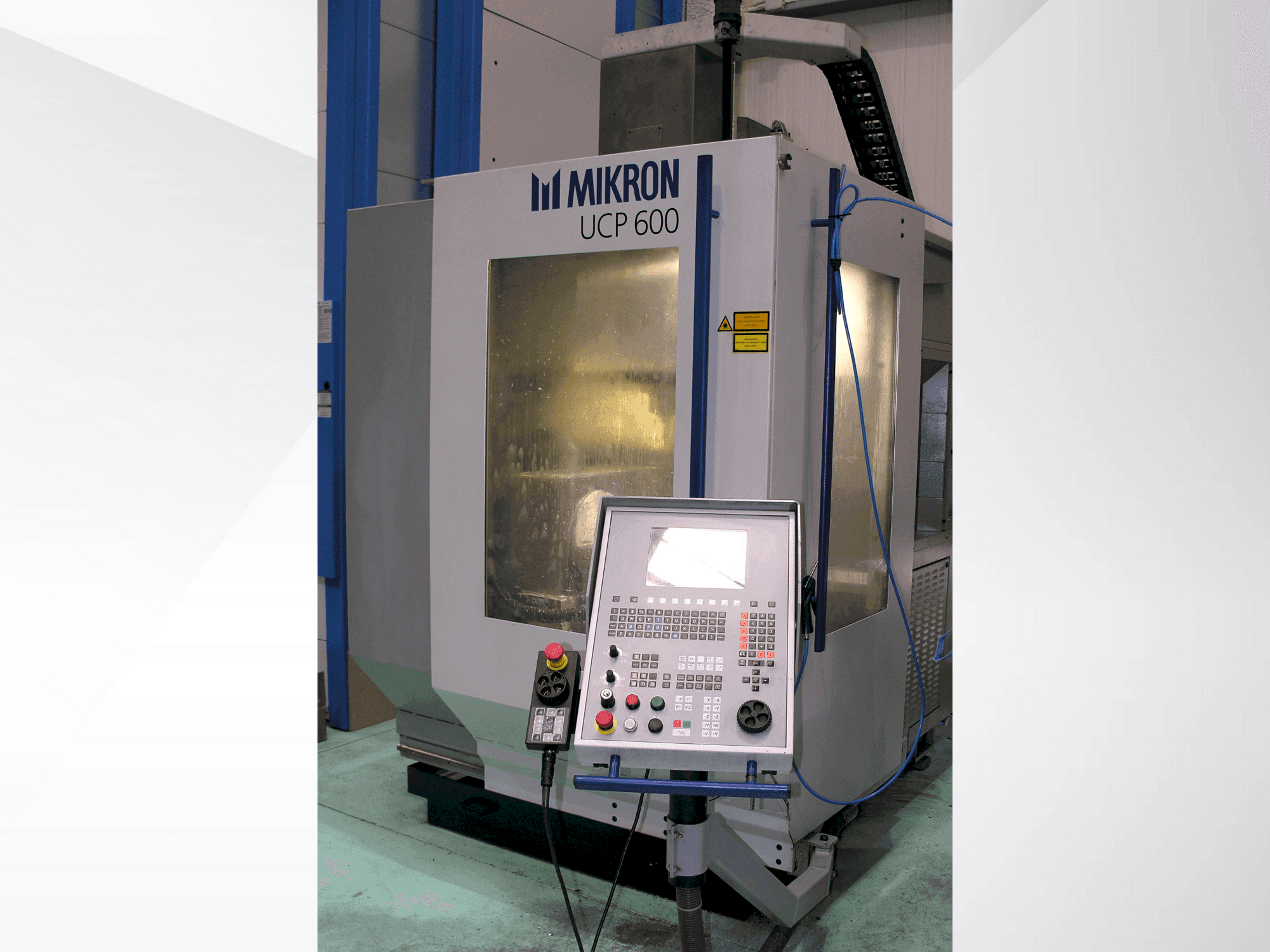 Frontansicht der MIKRON UCP 600 Maschine