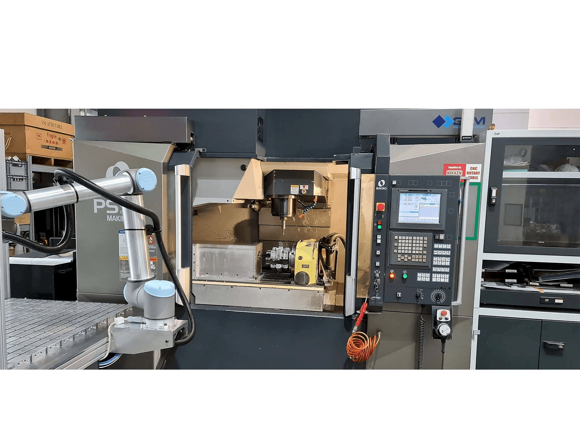 Frontansicht der Makino PS95 Maschine