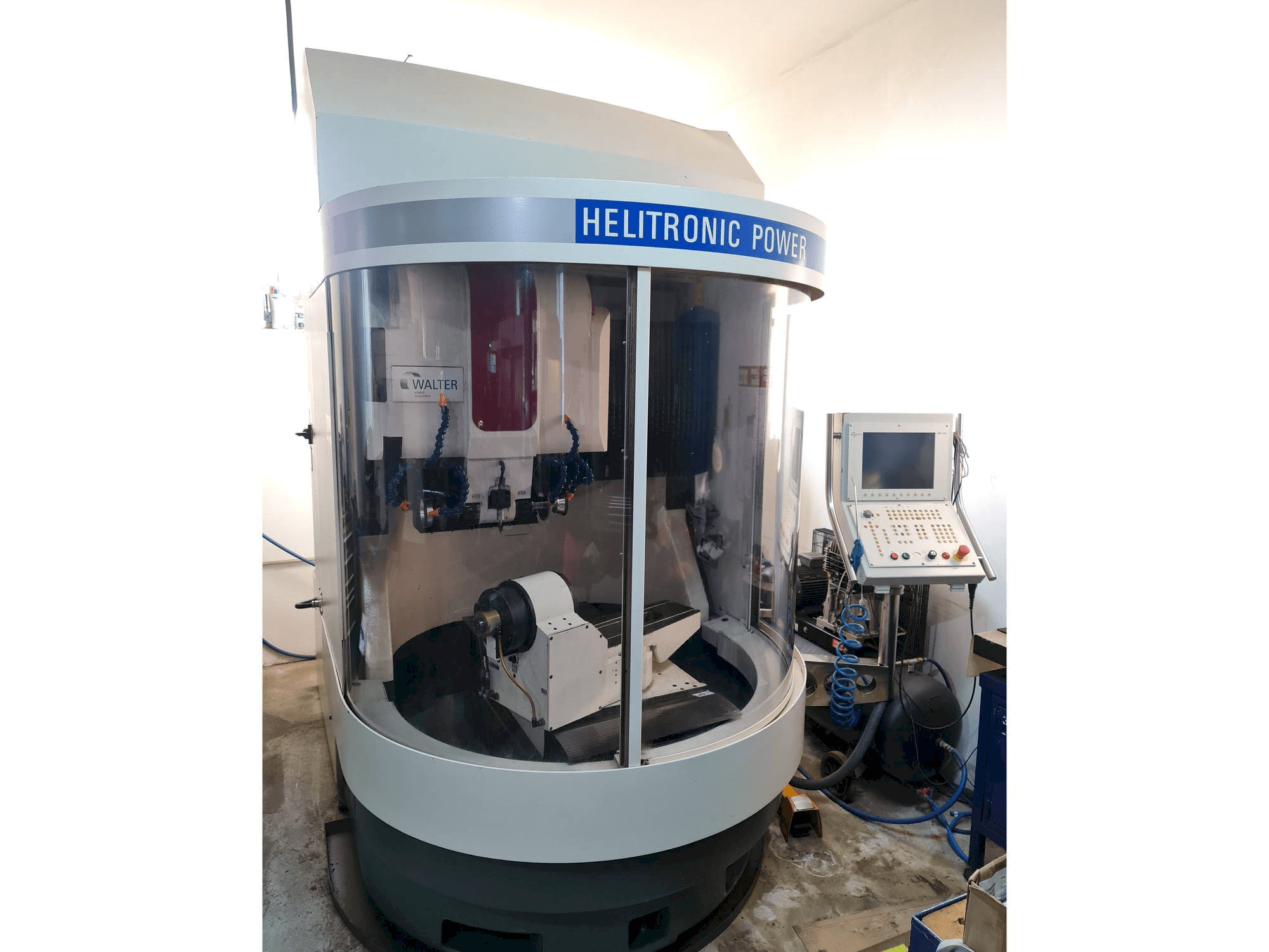 Frontansicht der Walter HELITRONIC POWER Maschine