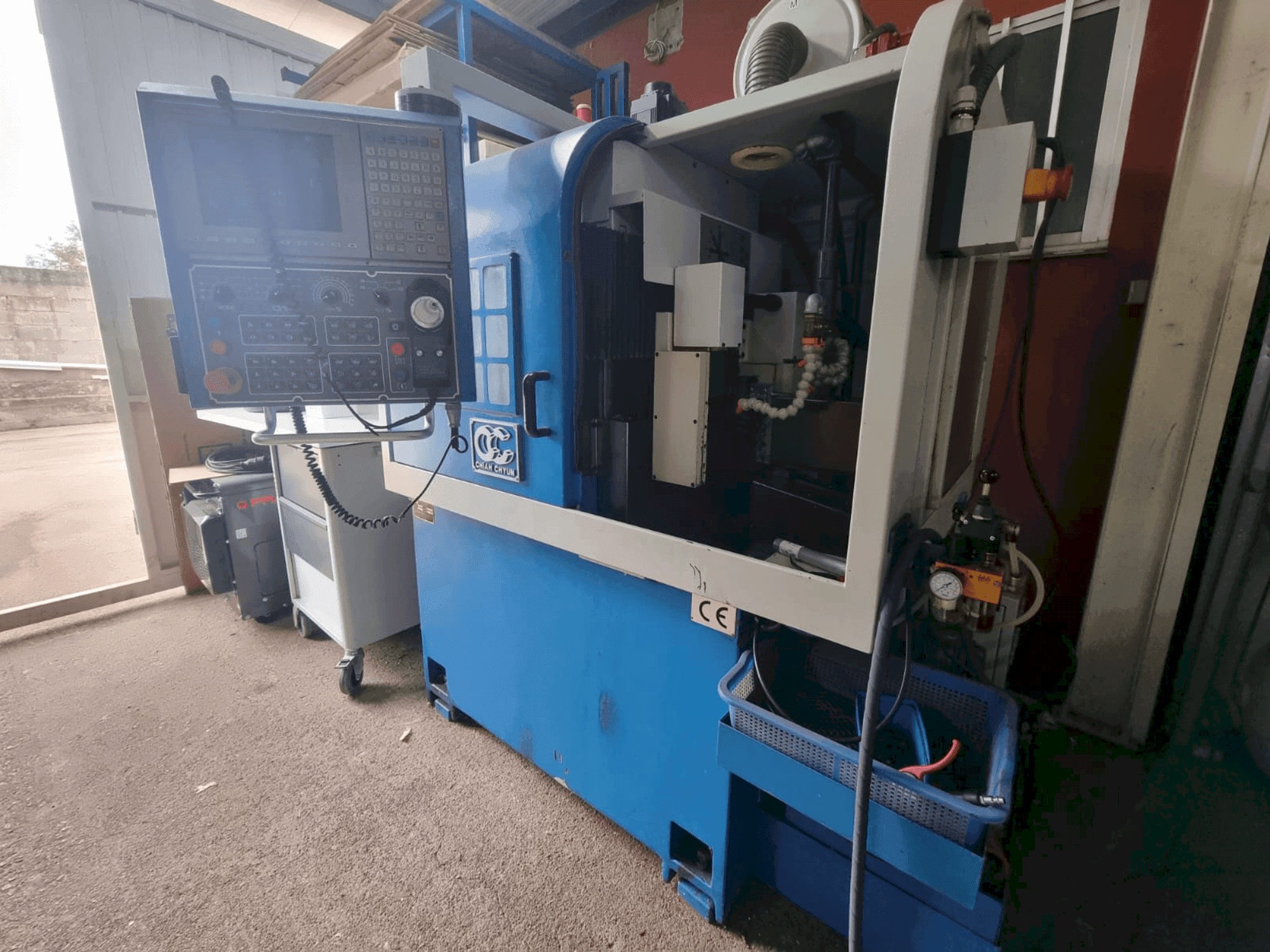 Frontansicht der Chiah-Chyun CY-32M Maschine