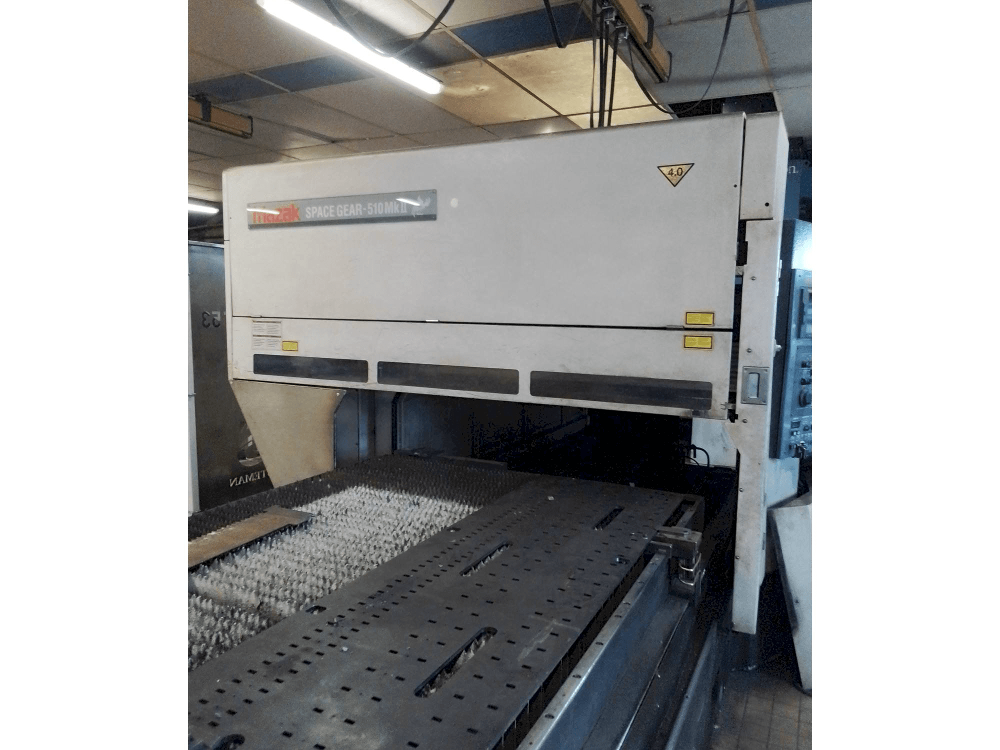 Frontansicht der Mazak SPACE GEAR-510MKII Maschine