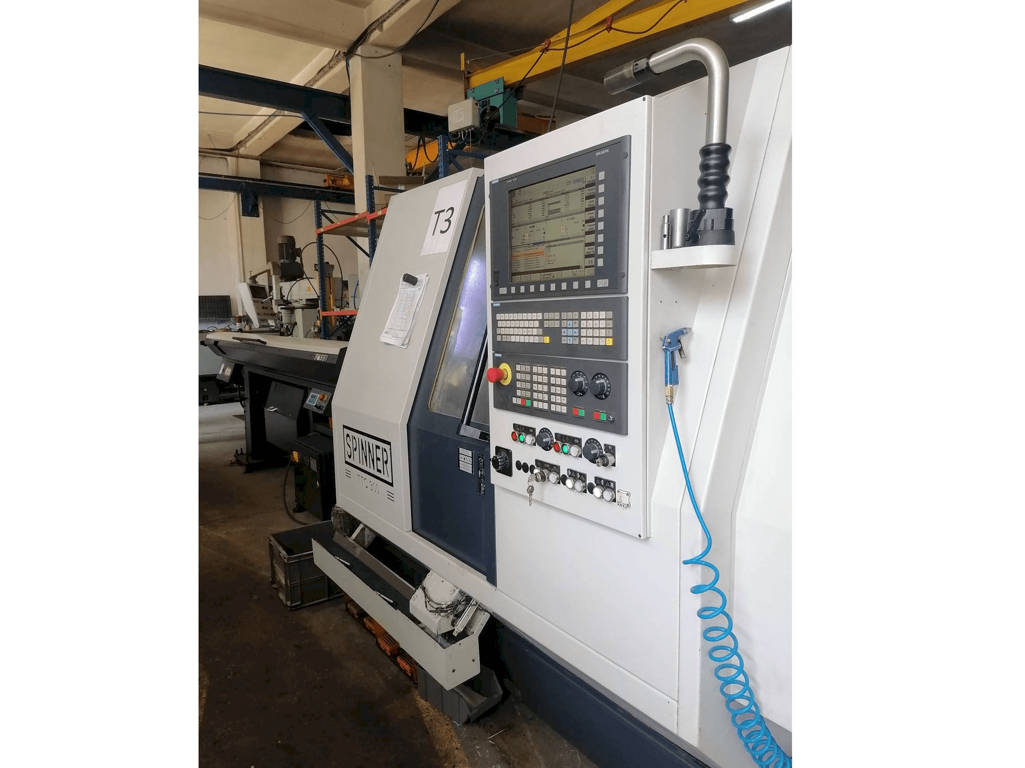 Frontansicht der SPINNER TTC300-52 SMMCY Maschine