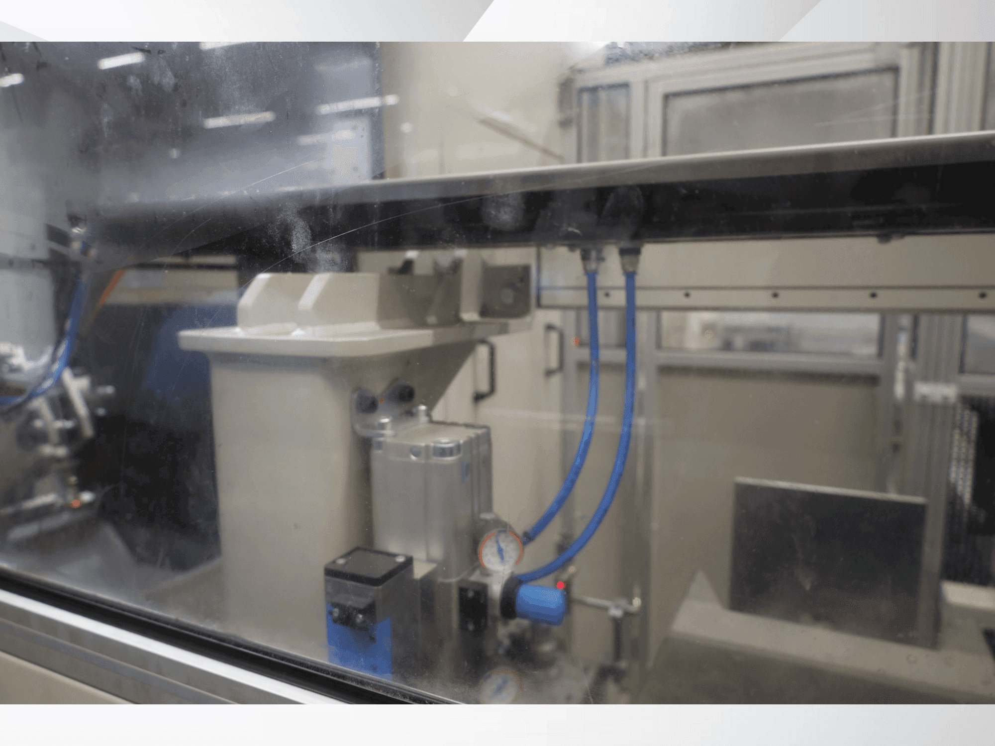 Frontansicht der PROFILATOR DV370-HL-05 Maschine